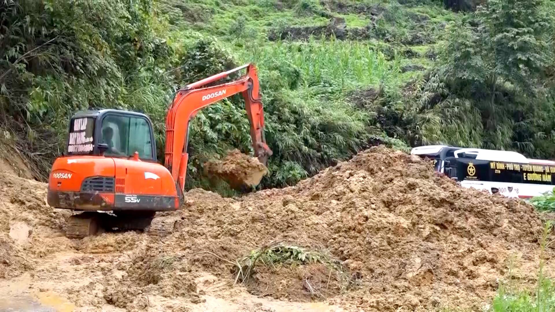 Chủ động bảo đảm an toàn giao thông trong mùa mưa