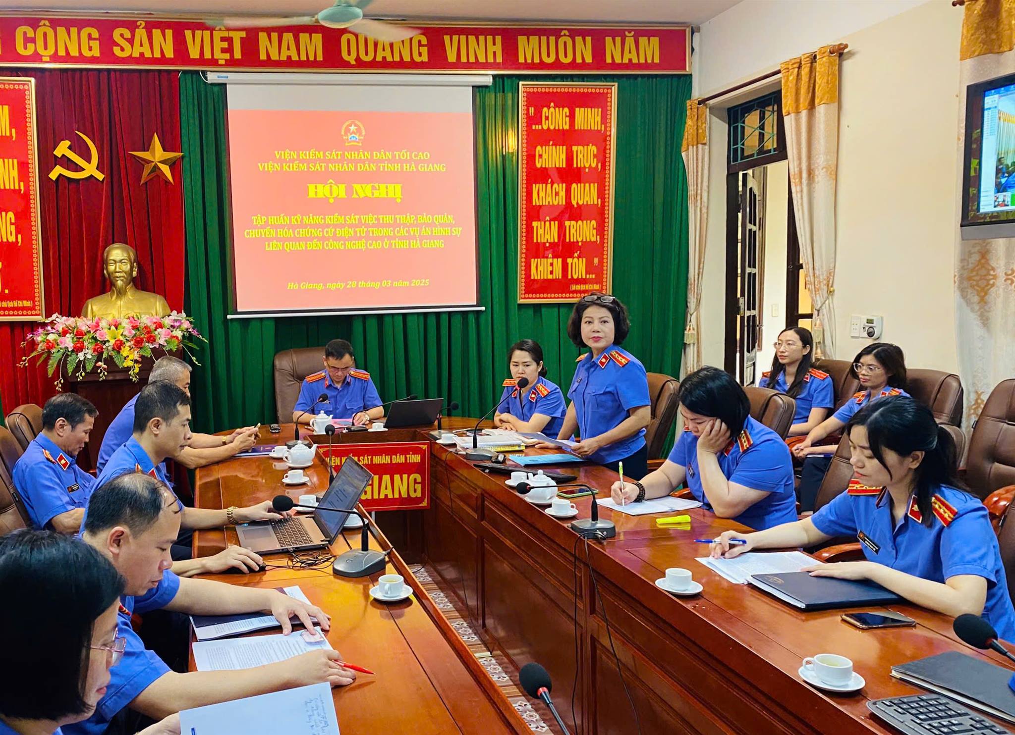 Viện kiểm sát nhân dân tỉnh Hà Giang tổ chức Hội nghị tập huấn về "Kỹ năng kiểm sát việc thu thập, bảo quản, chuyển hóa chứng cứ điện tử trong các vụ việc, vụ án liên quan đến công nghệ cao trên địa bàn tỉnh Hà Giang"