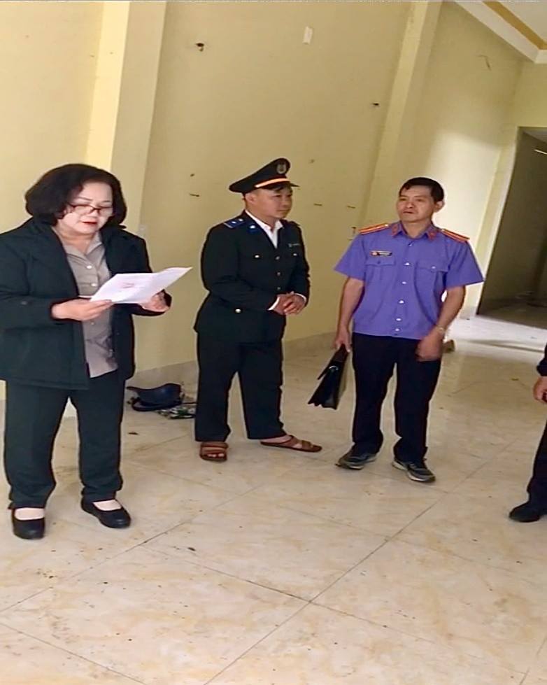 Viện kiểm sát nhân dân huyện Đồng Văn kiểm sát việc cưỡng chế thi hành án dân sự