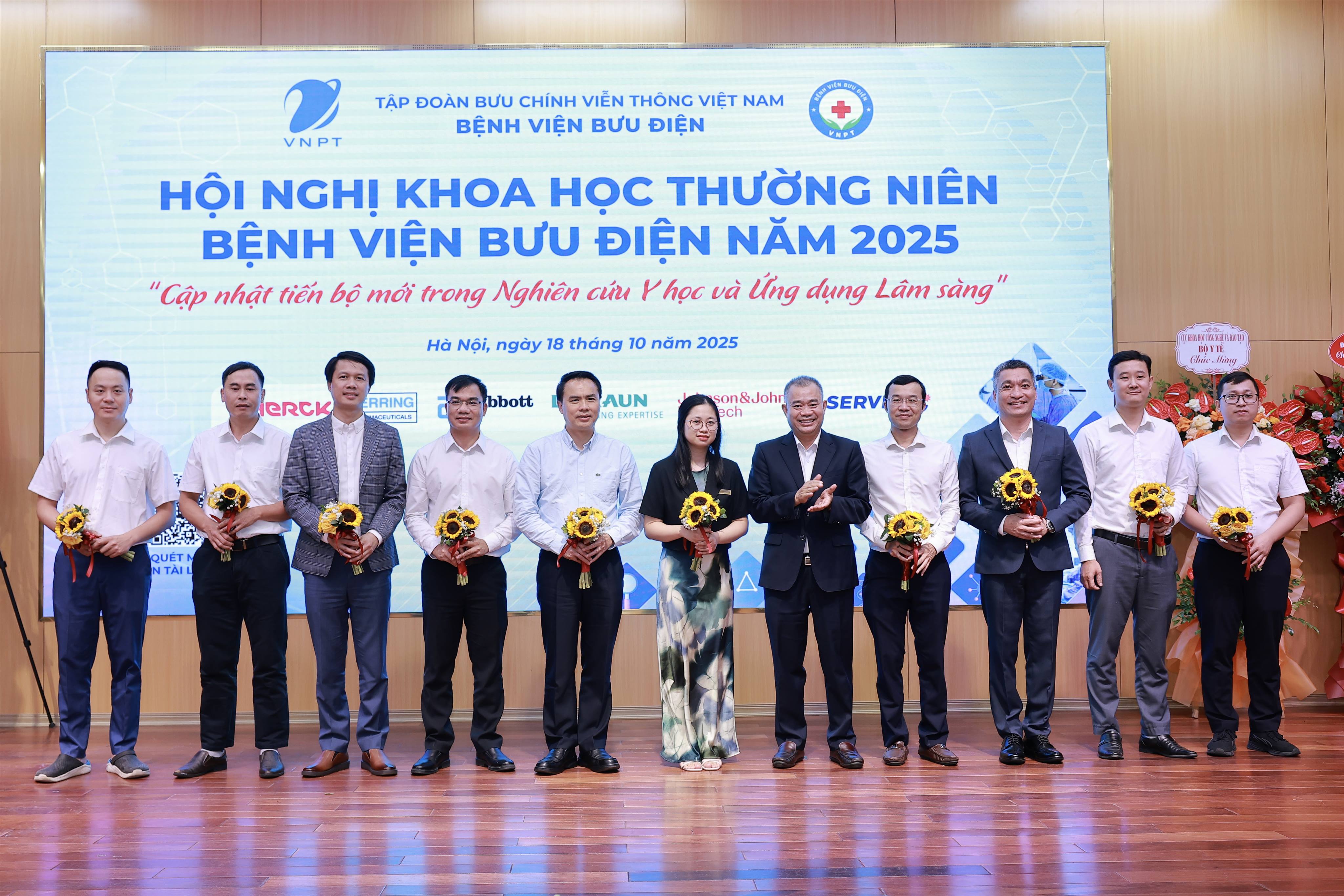 KHÔNG NGỪNG NGHIÊN CỨU, ỨNG DỤNG TIẾN BỘ KHOA HỌC, KỸ THUẬT TIÊN TIẾN, NÂNG CAO CHẤT LƯỢNG KHÁM CHỮA BỆNH