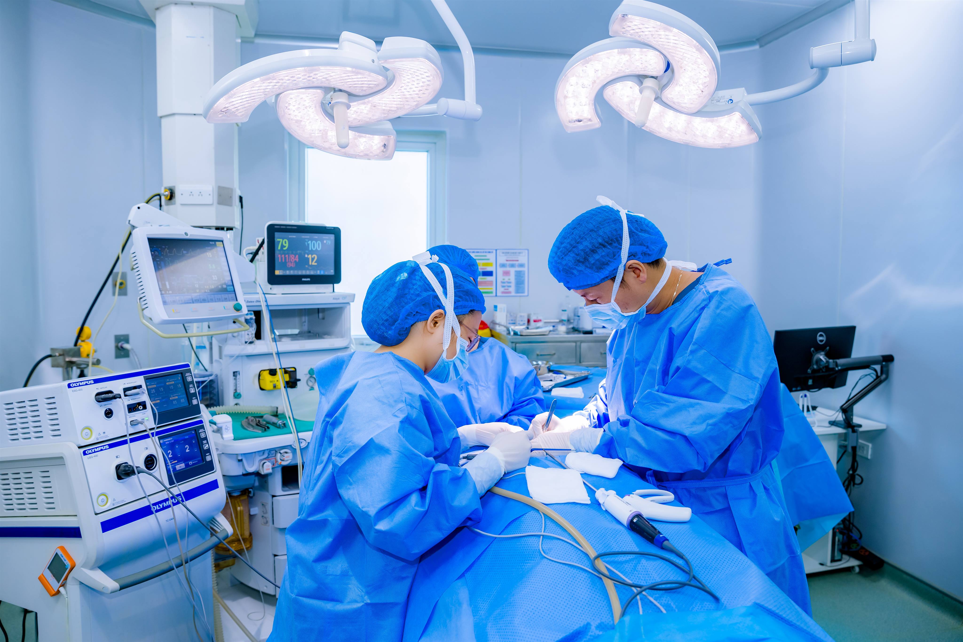 NGƯỜI BỆNH CAO TUỔI THOÁT KHỎI KHỐI U TUYẾN GIÁP KHỔNG LỒ CHÈN ÉP KHÍ QUẢN SUỐT 20 NĂM