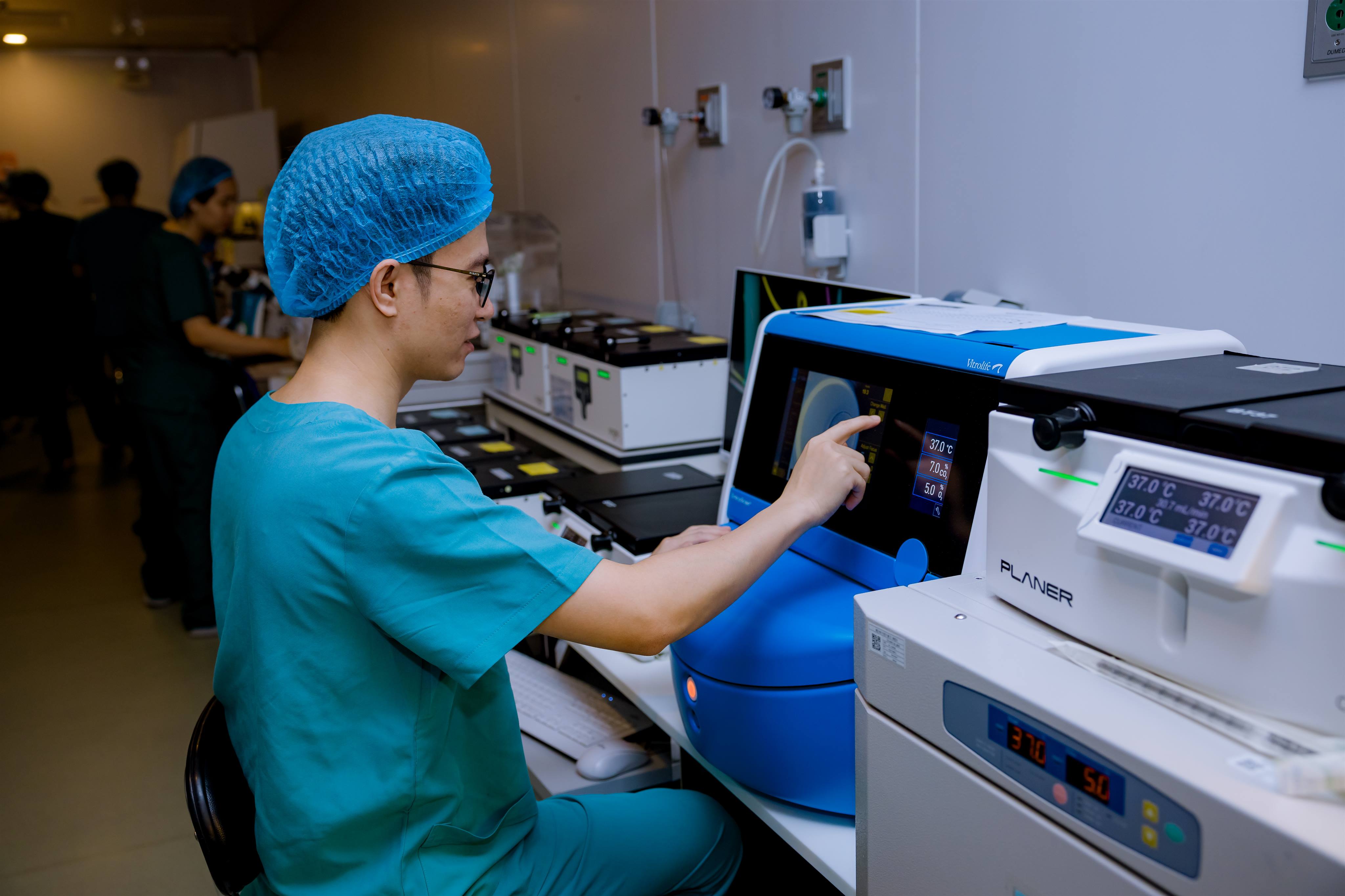 KHÔNG TINH TRÙNG LÀM SAO CÓ CON?