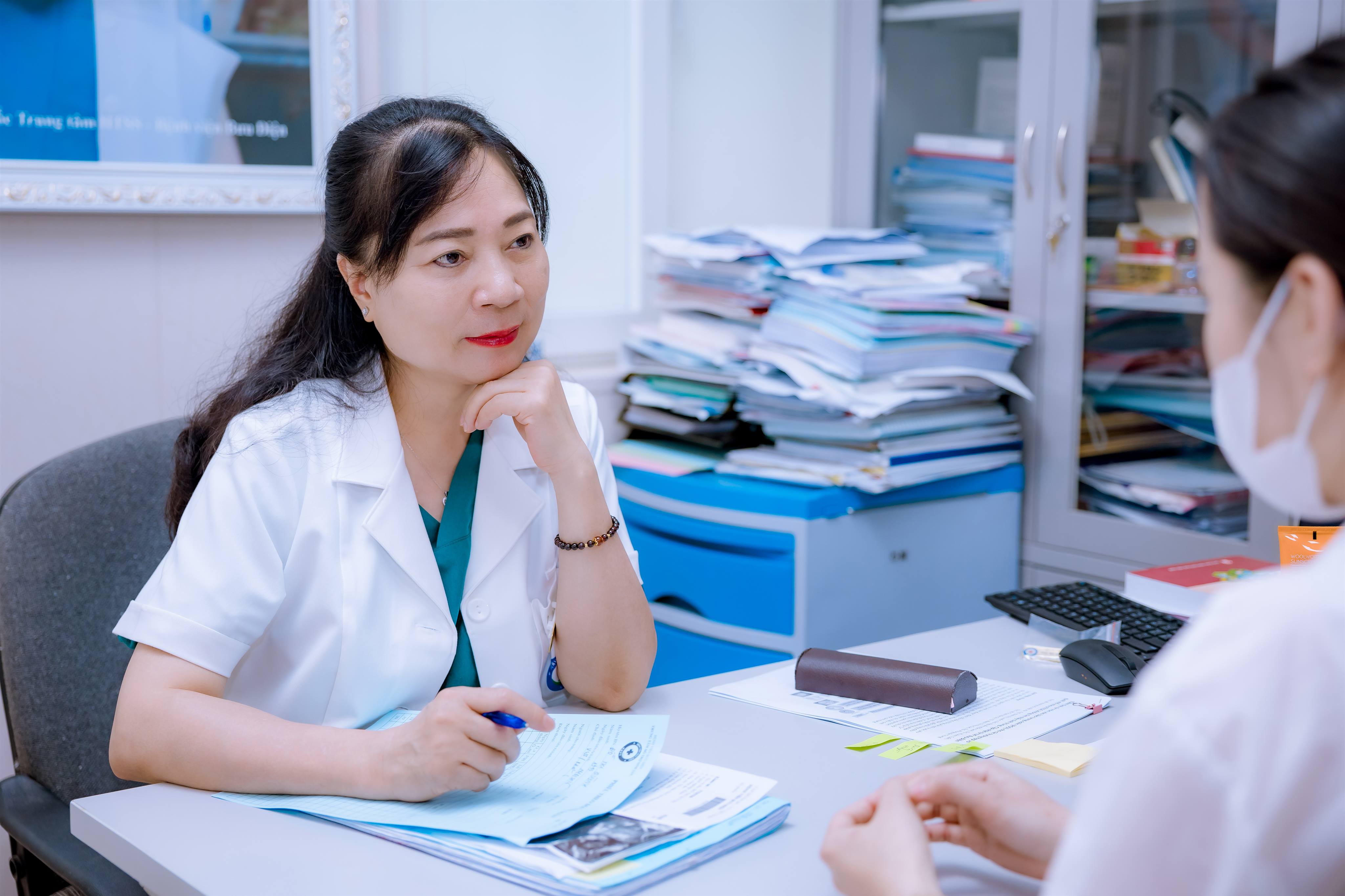 HƠN 10 NĂM VÔ SINH, CẶP VỢ CHỒNG VỠ ÒA HẠNH PHÚC KHI ĐÓN CON GÁI ĐẦU LÒNG