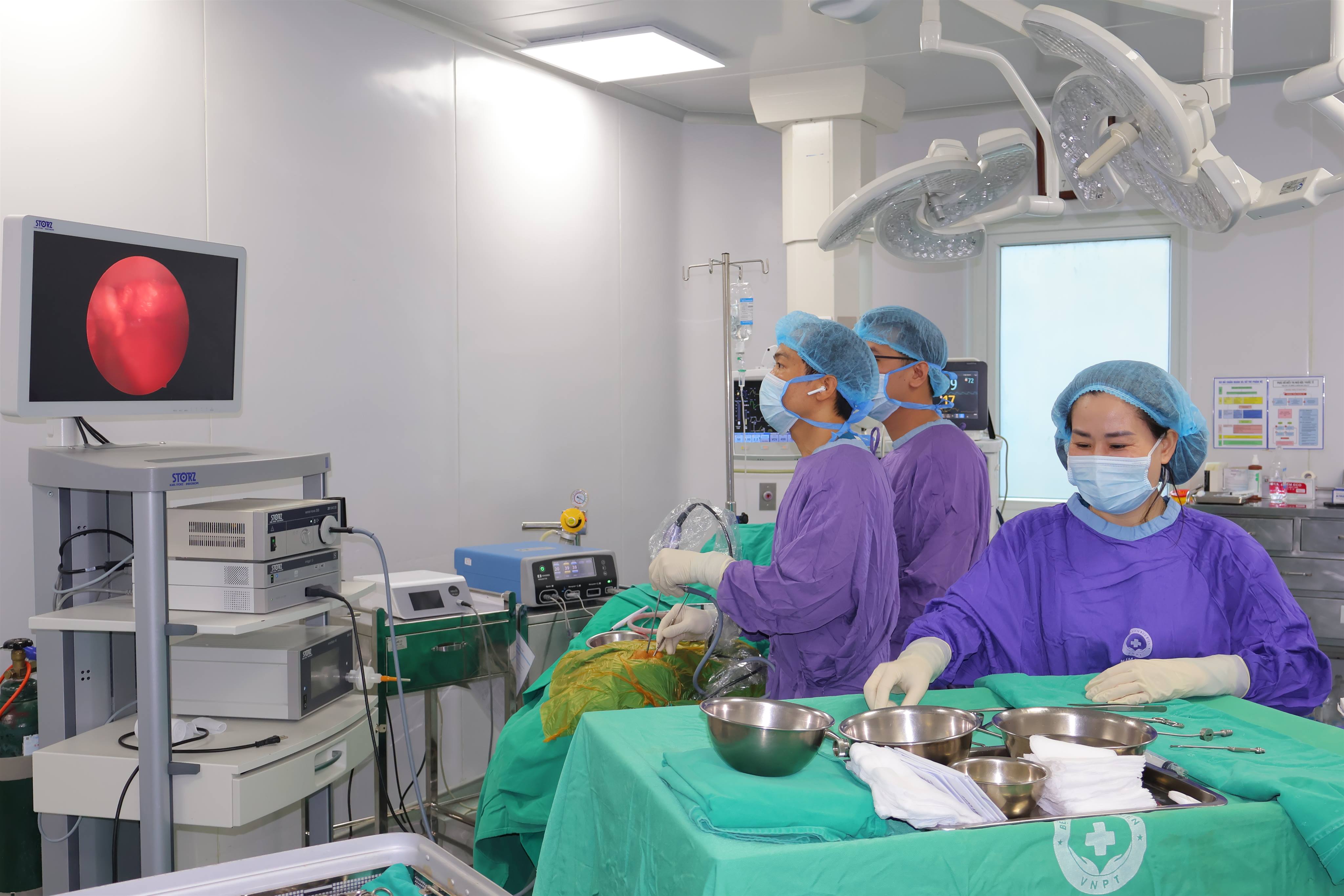 THOÁT KHỎI NGUY CƠ MÙ LÒA NHỜ PHẪU THUẬT NỘI SOI U TUYẾN YÊN QUA ĐƯỜNG MŨI