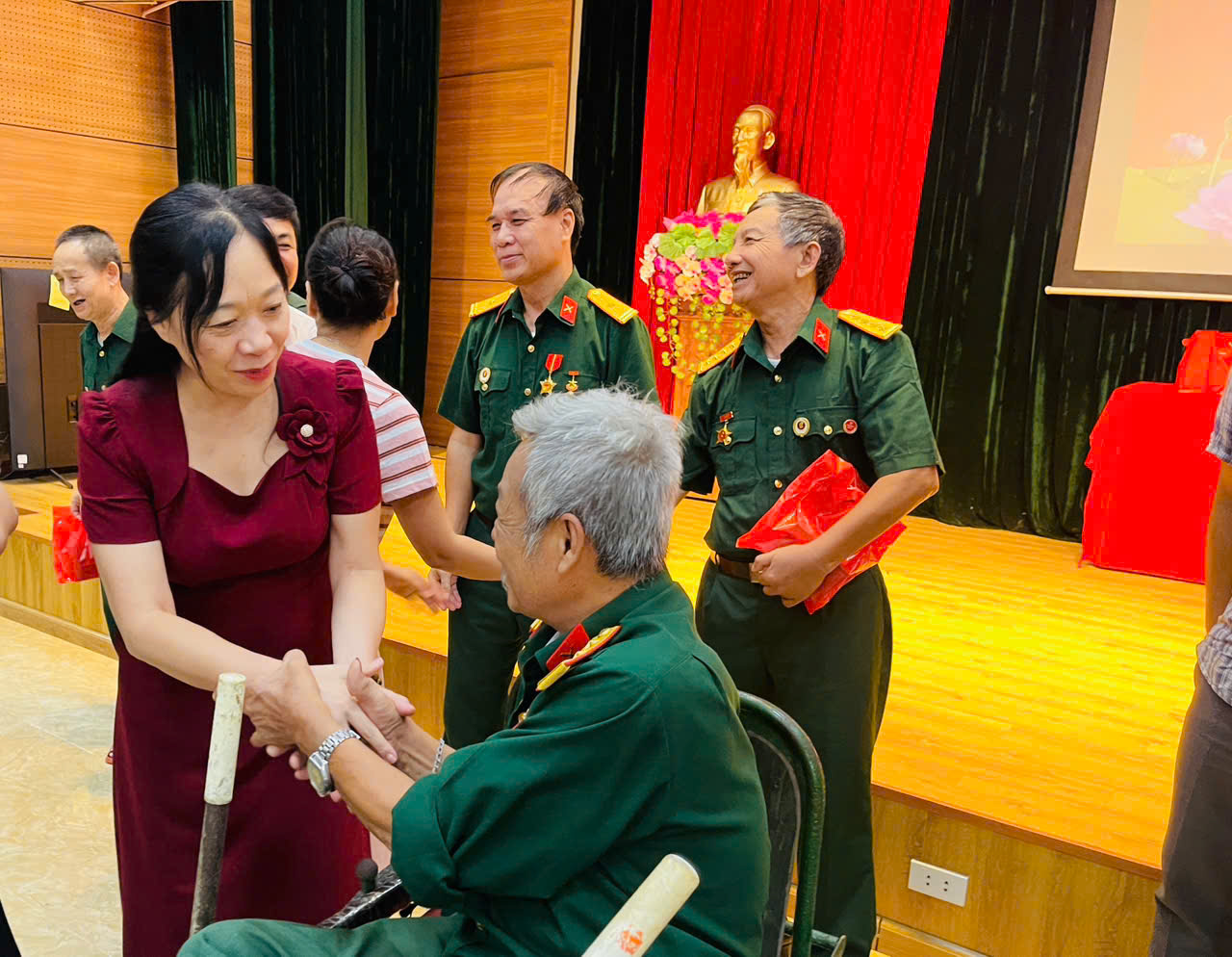 anh tin bai