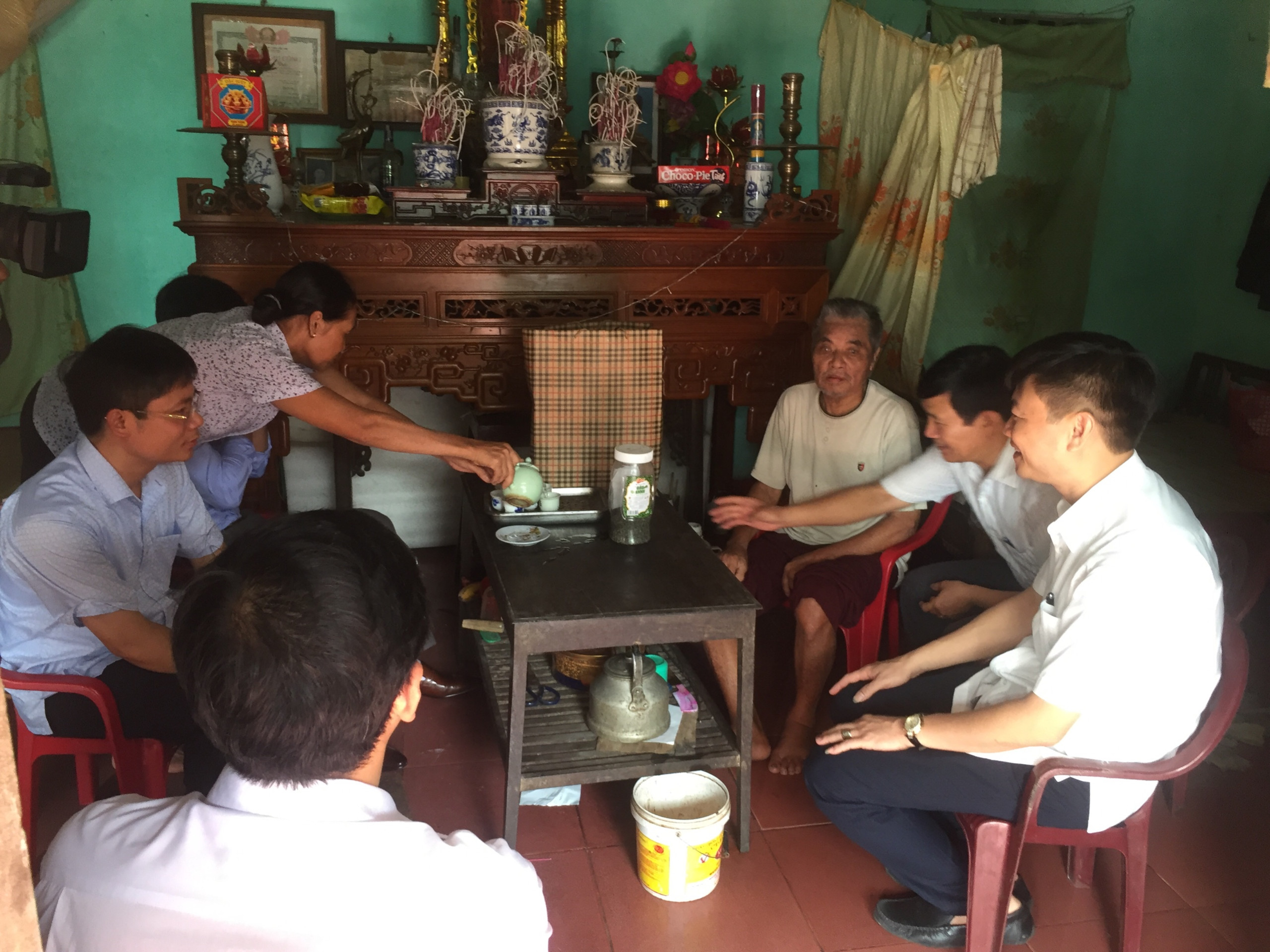 ong hoan thuong binh tien noi.jpg