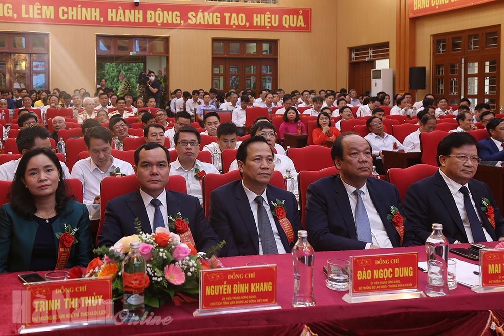 Lý Nhân đón nhận Bằng công nhận đạt chuẩn NTM và Huân chương lao động hạng Nhất hạng Ba