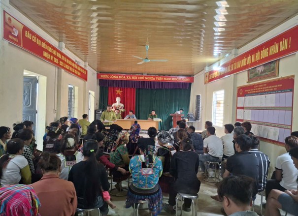 TRẠM KIỂM LÂM XÃ MINH LƯƠNG PHỐI HỢP VỚI CÁC LỰC LƯỢNG TỔ CHỨC TUYÊN TRUYỀN VÀ KÝ CAM KẾT BẢO VỆ RỪNG; PHÒNG CHÁY, CHỮA CHÁY RỪNG VÀ BẢO VỆ TÀI NGUYÊN KHOÁNG SẢN