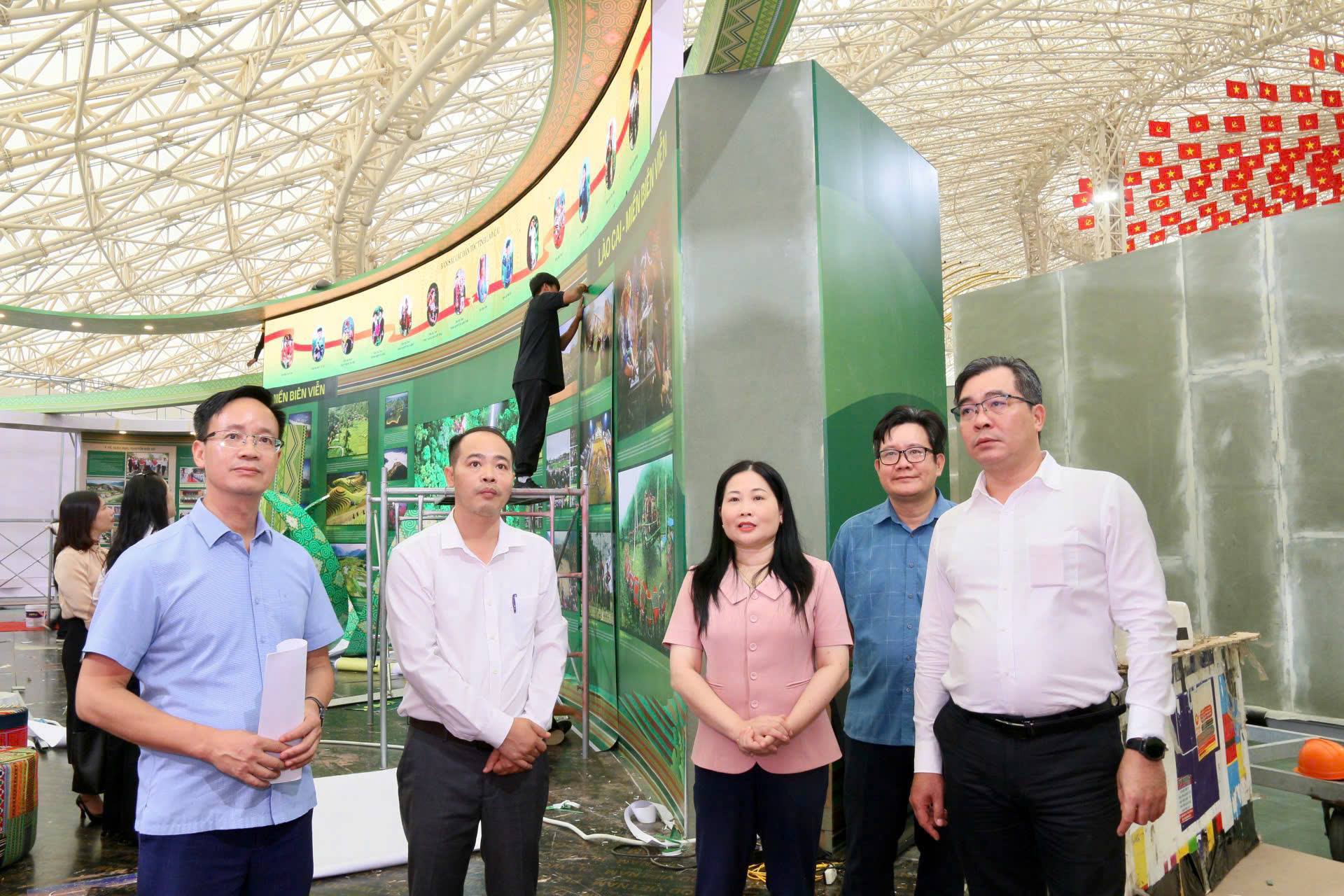 Lào Cai: Chuẩn bị gian trưng bày của tỉnh tại Triển lãm thành tựu đất nước mừng Quốc khánh 2-9