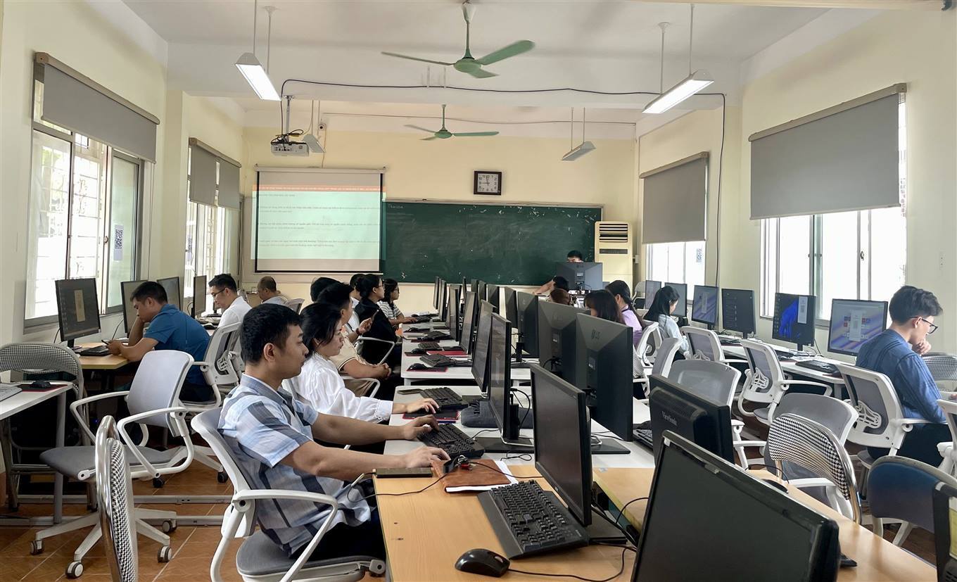 Ban Tuyên giáo và Dân vận Tỉnh uỷ hướng dẫn tổ chức sinh hoạt chuyên đề “Đảng viên tiên phong học tập kỹ năng số”