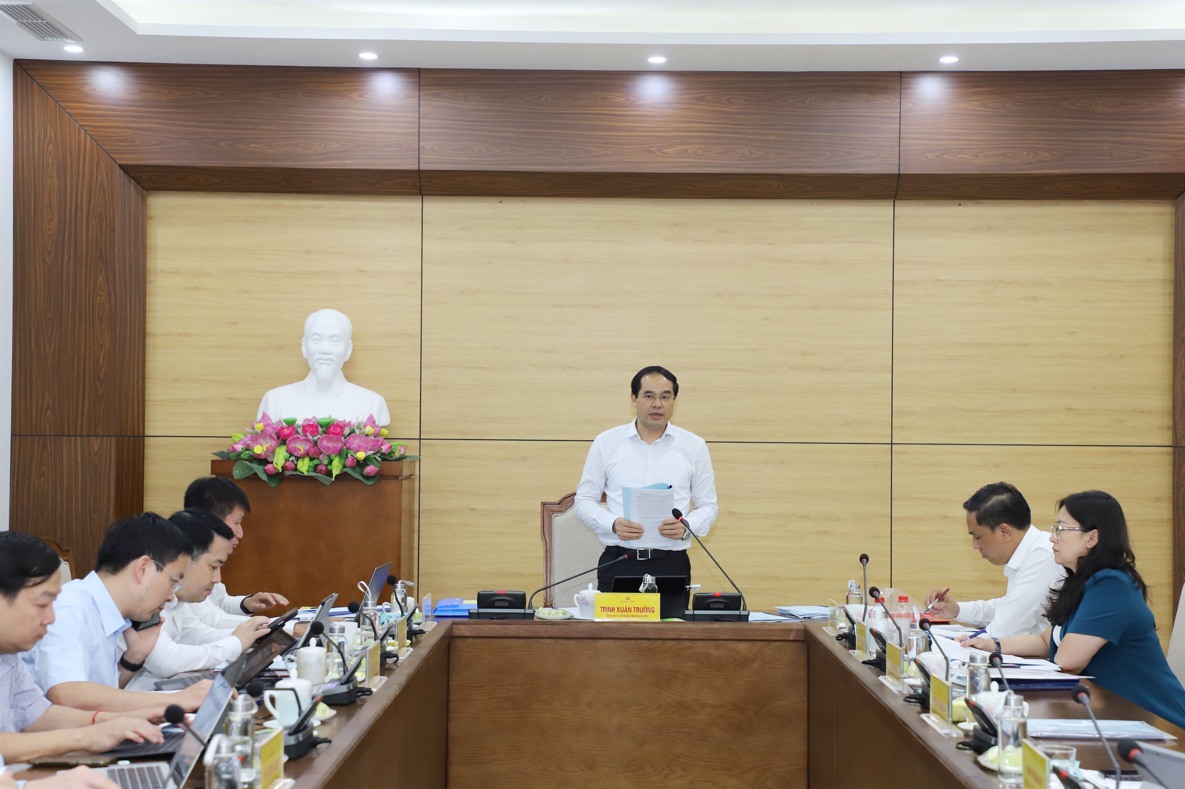Thường trực Tỉnh uỷ duyệt Văn kiện Đại hội Đảng bộ xã Văn Chấn