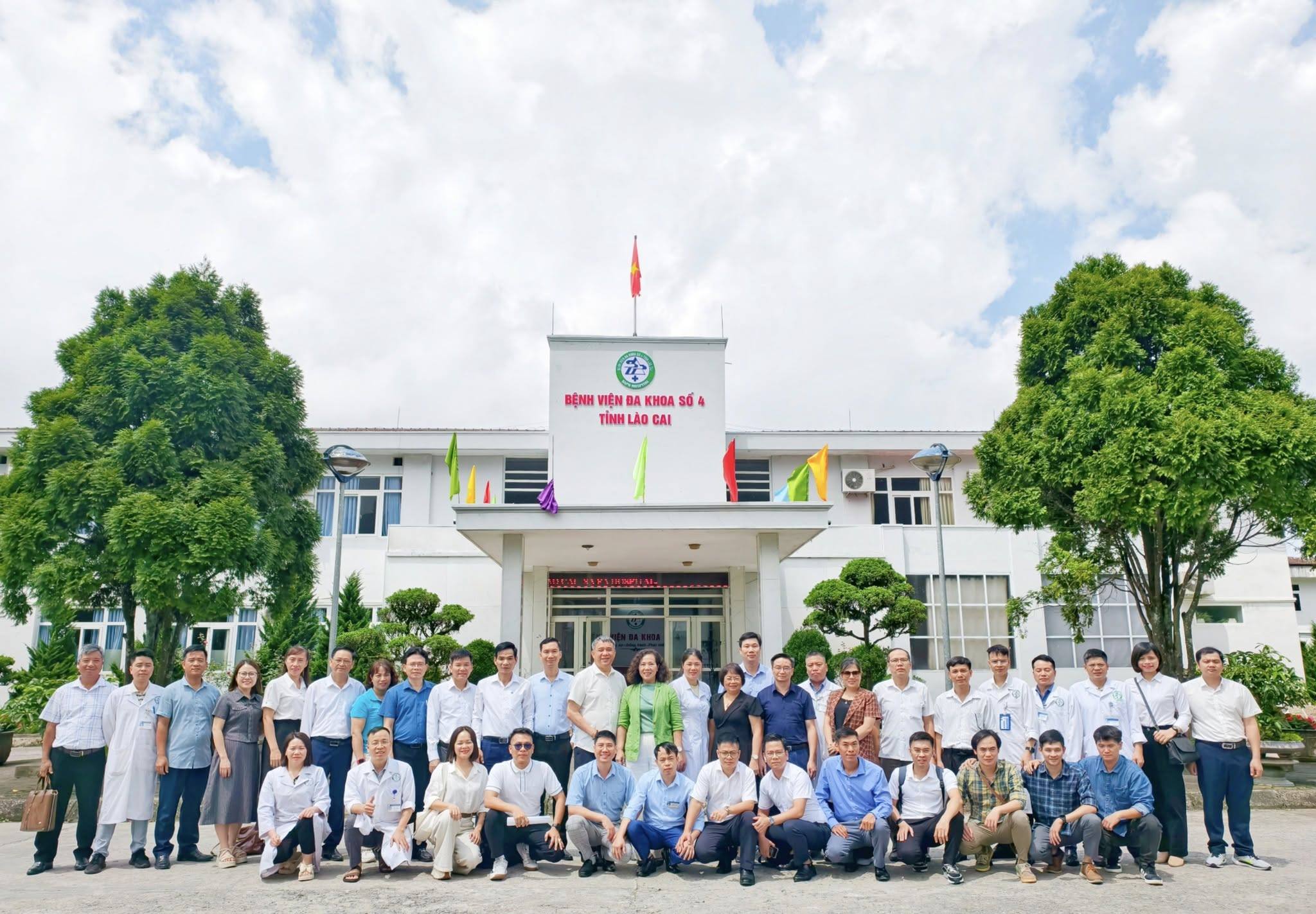 Quy định chức năng, nhiệm vụ, quyền hạn và cơ cấu tổ chức bộ máy của Bệnh viện Đa khoa số 4 tỉnh Lào Cai trực thuộc Sở Y tế