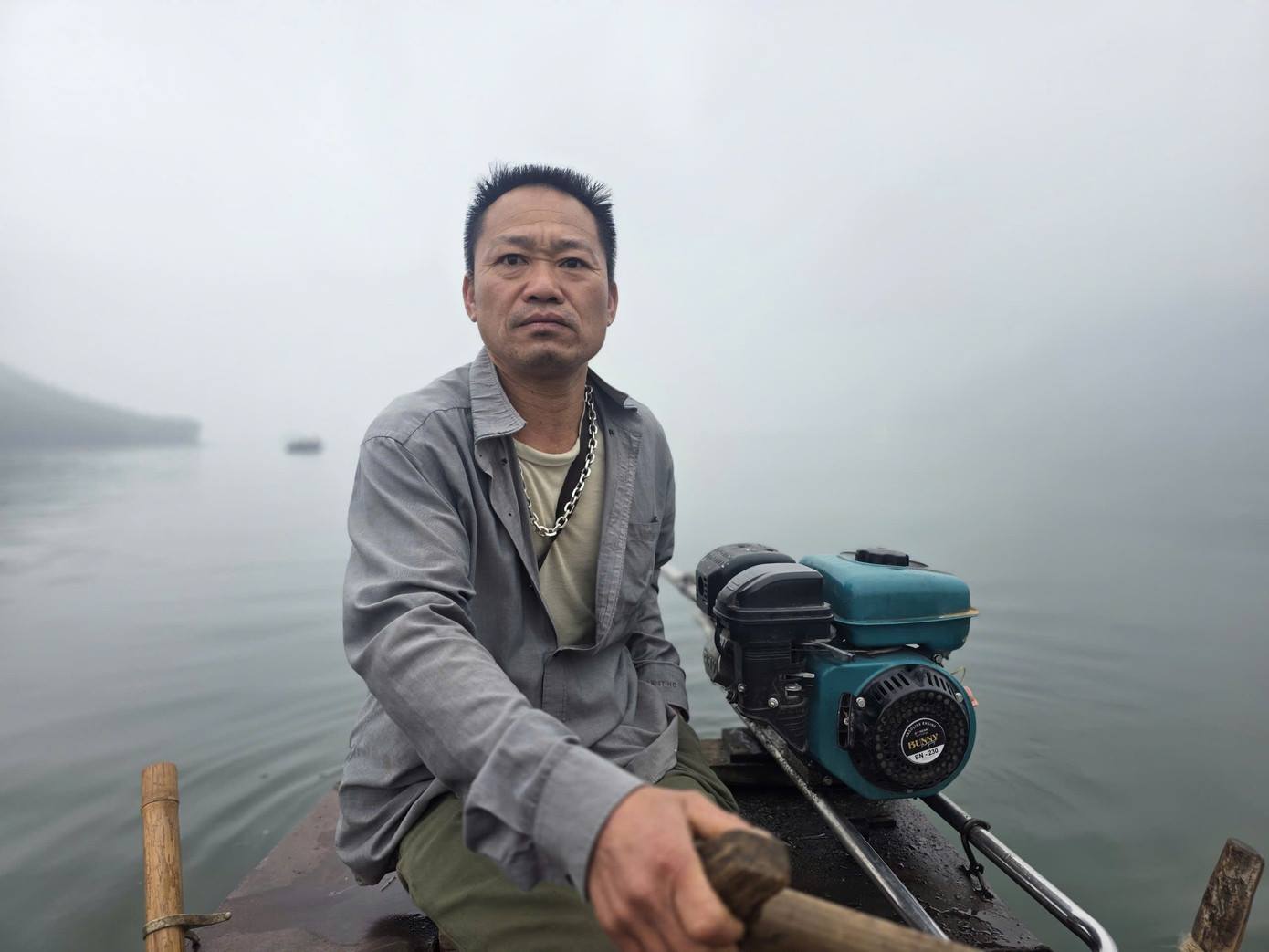 Chủ tịch nước tặng thưởng Huân chương Dũng cảm cho ông Hà Ngọc Sơn - người cứu sống 6 nạn nhân vụ chìm tàu trên hồ Thác Bà