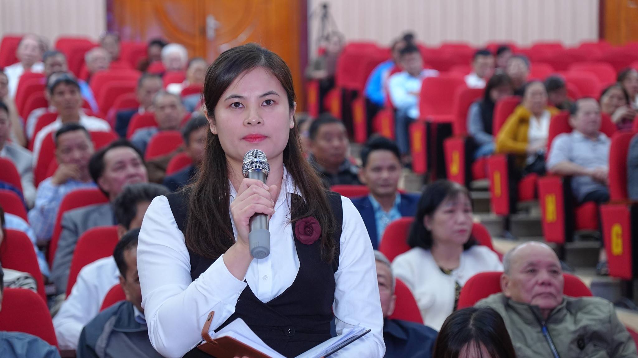 Ứng cử viên đại biểu Quốc hội khóa XVI, Đơn vị bầu cử số 4 tiếp xúc cử tri tại xã Văn Bàn