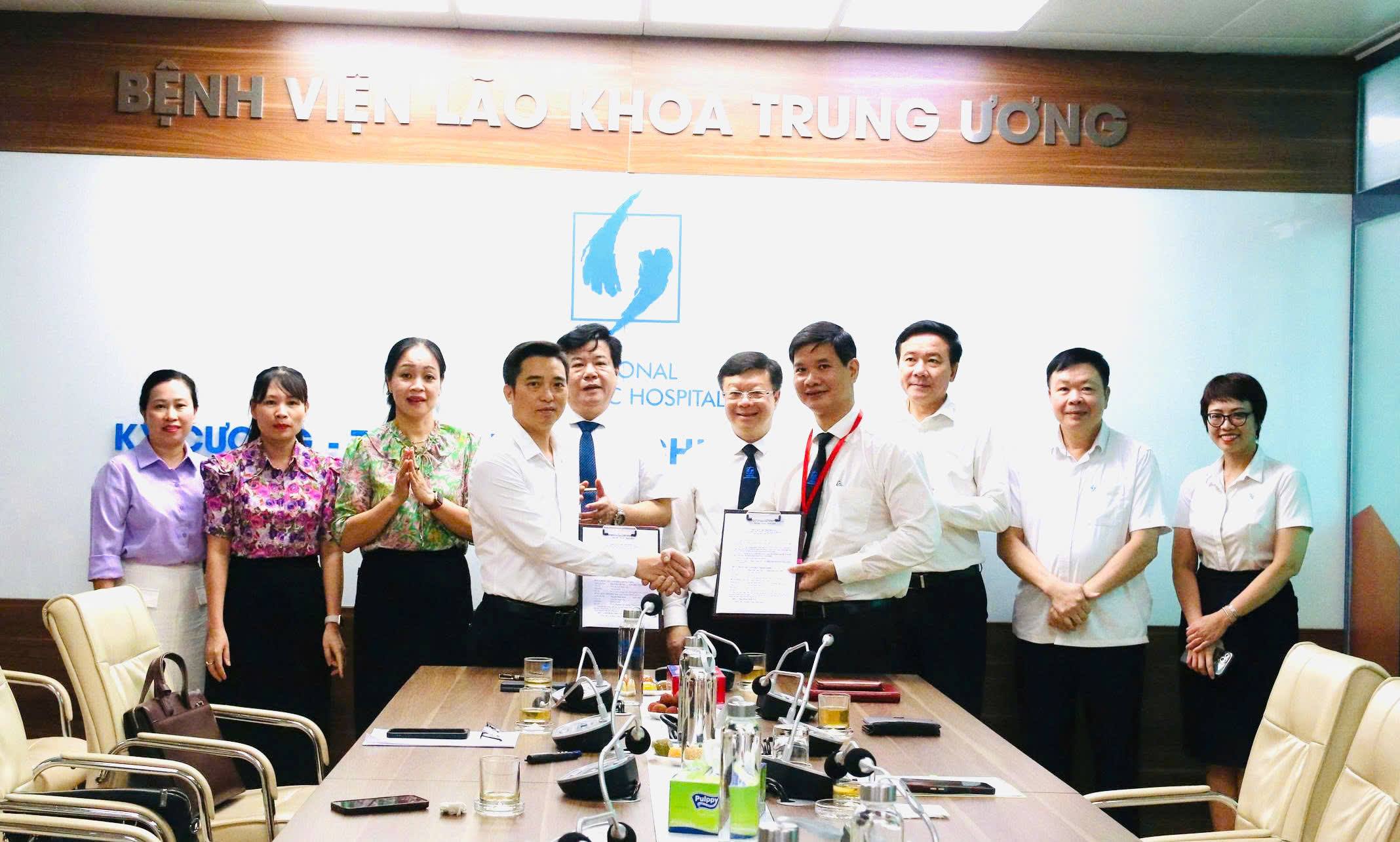 Ký kết thỏa thuận hợp tác chuyên môn giữa Bệnh viện Lão khoa Trung ương và Bệnh viện Phục hồi chức năng Lào Cai
