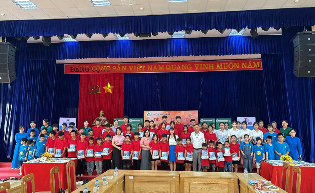 “Hè vui cùng sách và phục vụ thư viện lưu động” cho trẻ em tại Trung tâm CTXH và Bảo trợ xã hội số 2