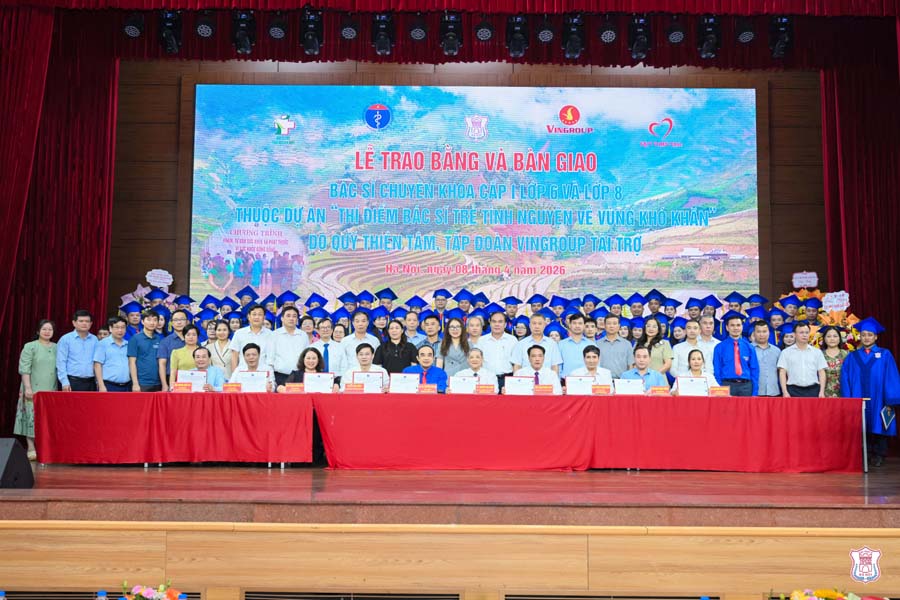 Thêm 5 bác sĩ của Lào Cai được trao bằng chuyên khoa cấp I thuộc Dự án 585