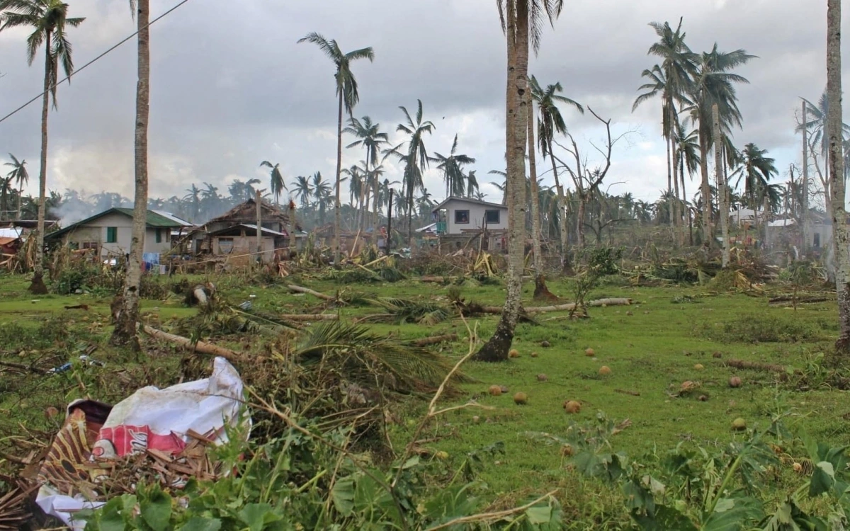 Bão Cỏ May đổ bộ đất liền Philippines khiến hàng nghìn người sơ tán