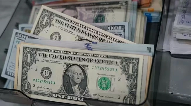 Fed giữ nguyên lãi suất bất chấp sức ép từ Tổng thống Mỹ