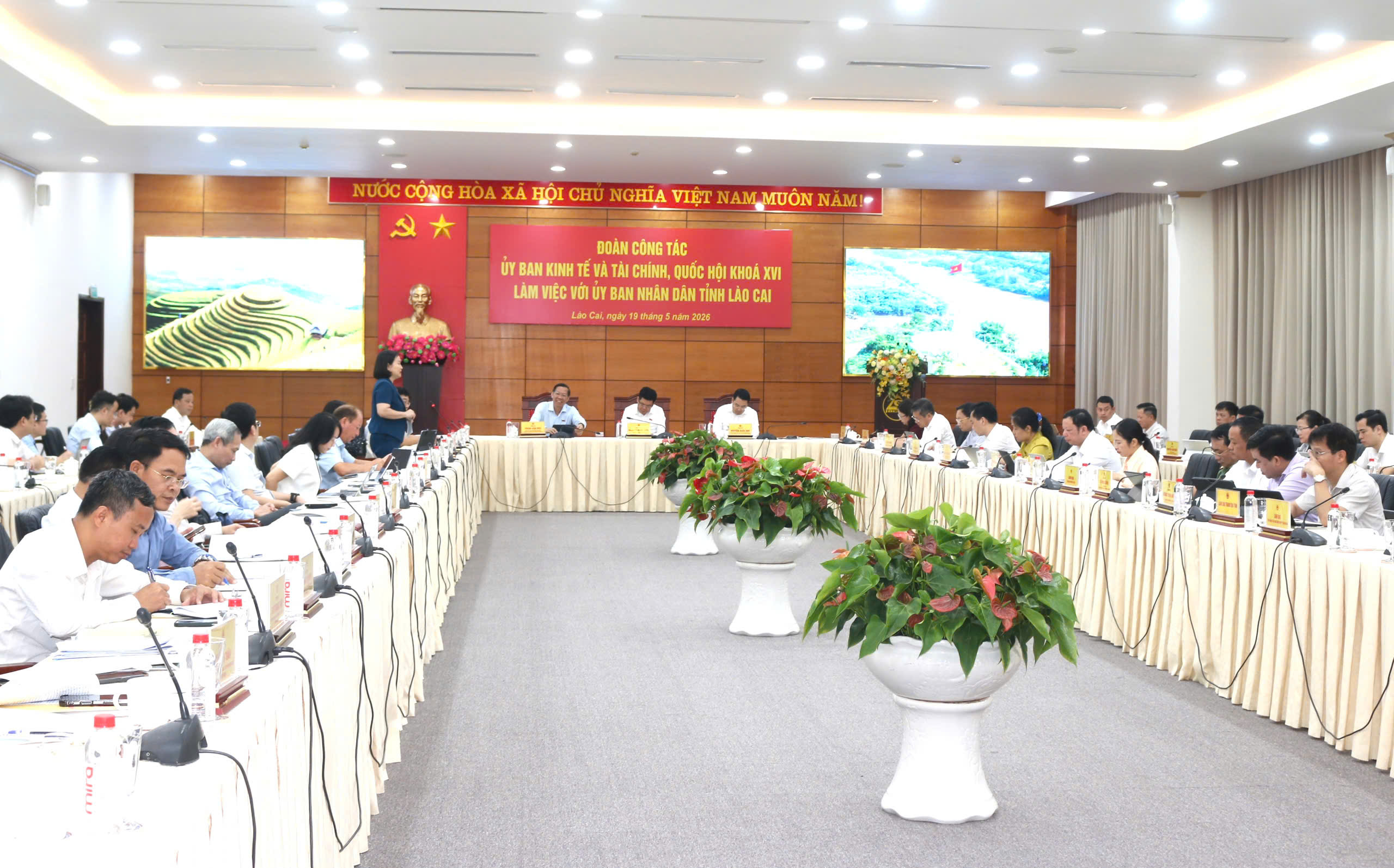 Phó Chủ tịch Quốc hội Nguyễn Hồng Diên làm việc với tỉnh Lào Cai về mục tiêu tăng trưởng hai con số