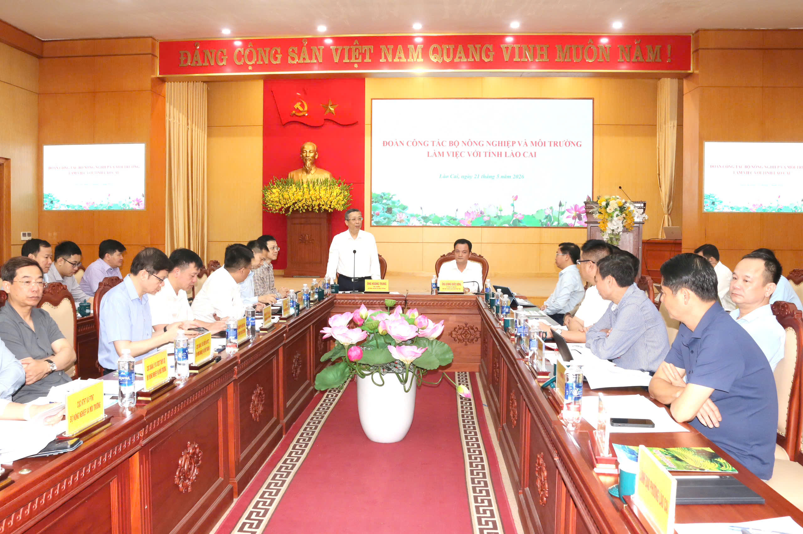 Thứ trưởng Bộ Nông nghiệp và Môi trường Hoàng Trung làm việc với tỉnh Lào Cai về phát triển nông nghiệp