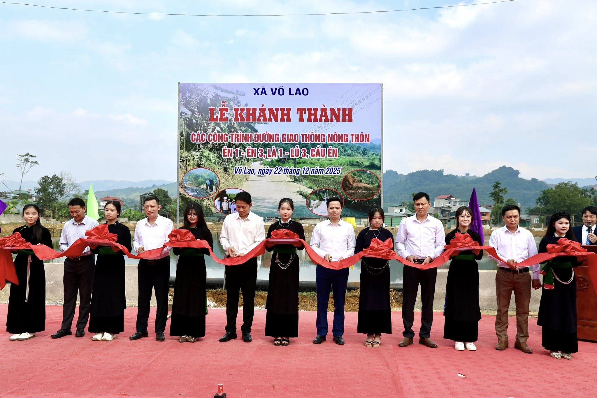 Xã Võ Lao tổ chức khánh thành các công trình đường giao thông nông thôn