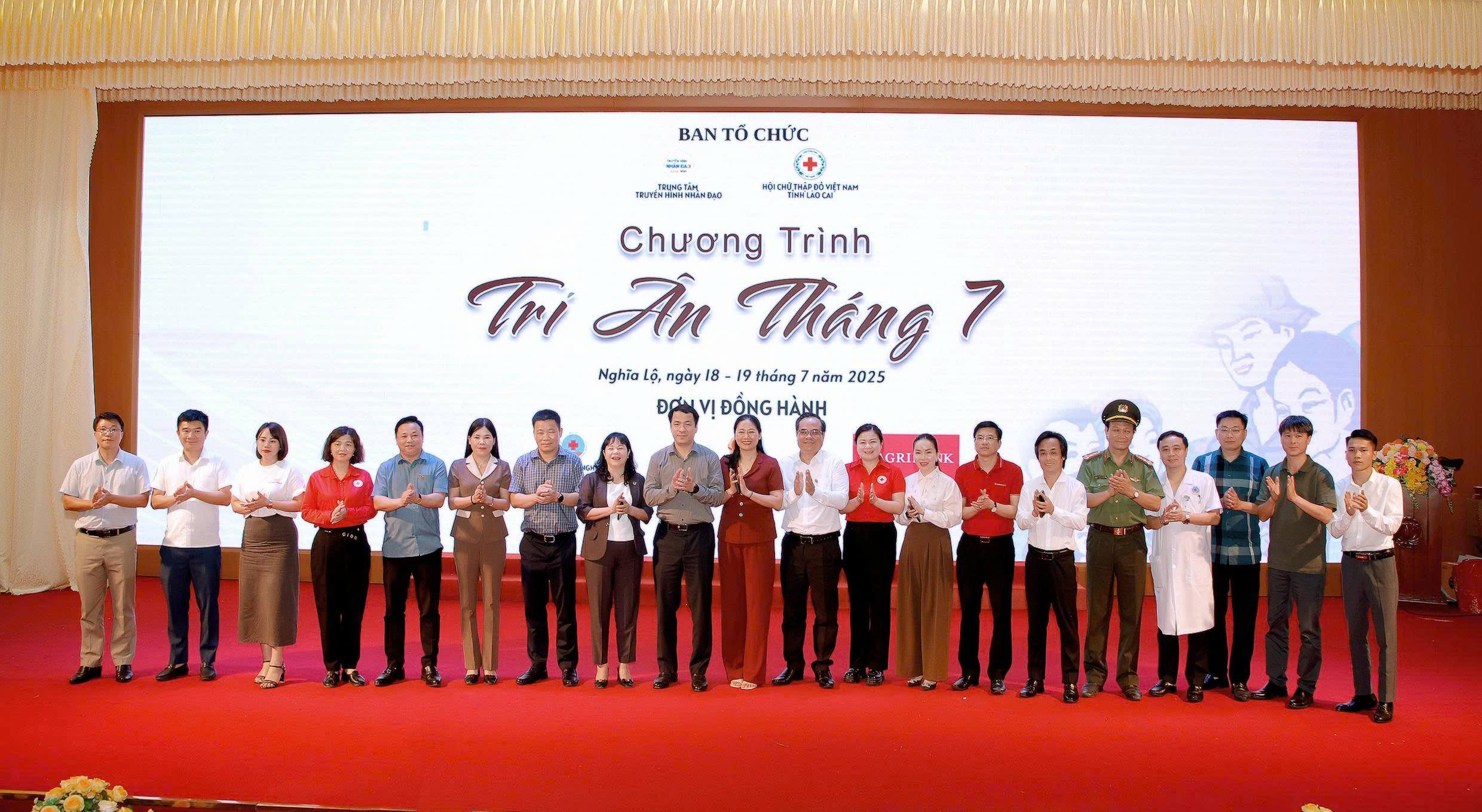Đồng chí Hoàng Thị Thanh Bình Phó Chủ tịch HĐND tỉnh tham dự Chương trình Tri ân tháng 7 tại Phường Nghĩa Lộ