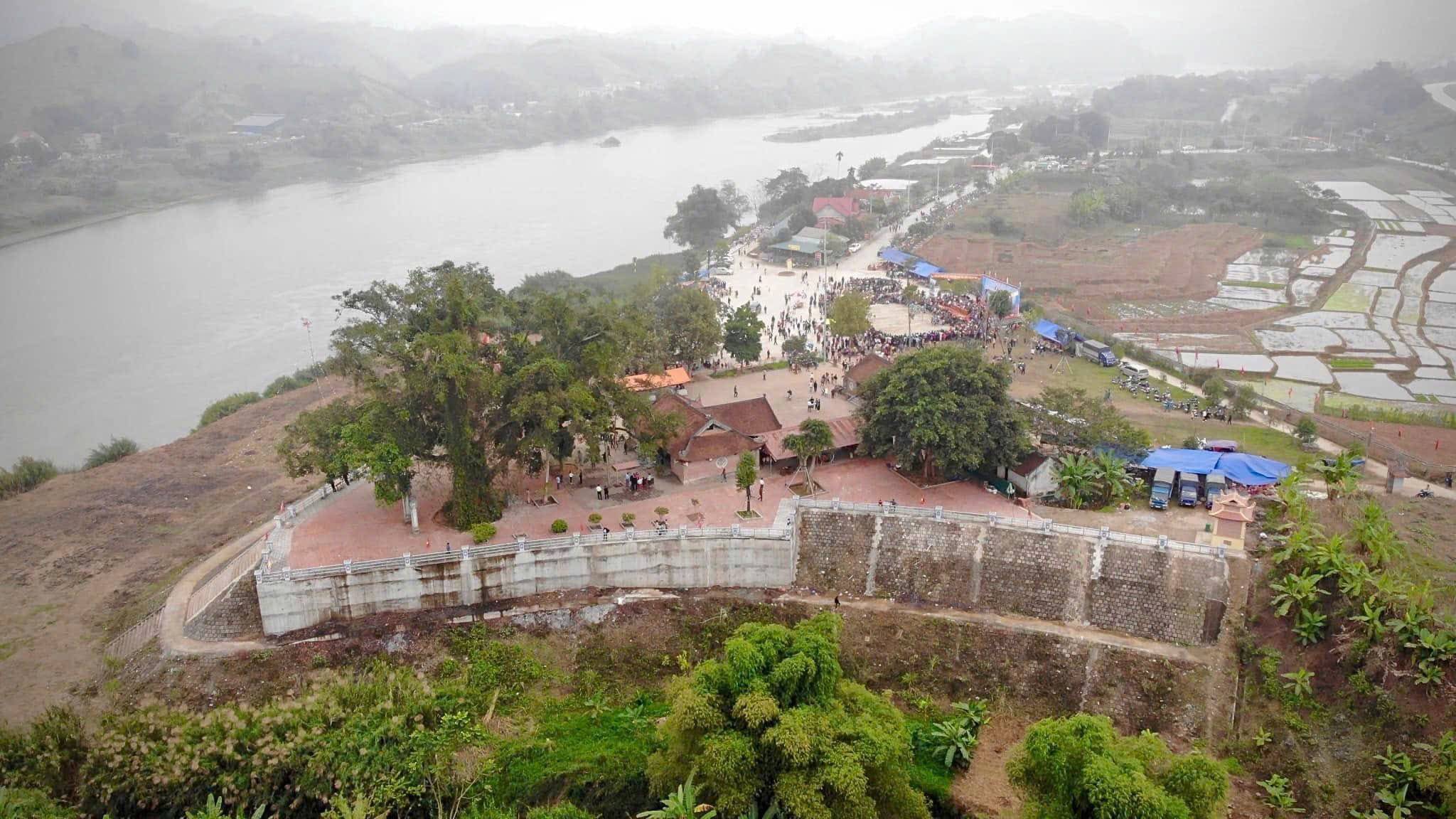 Đền Nhược Sơn điểm đến tâm linh thu hút du khách đầu năm