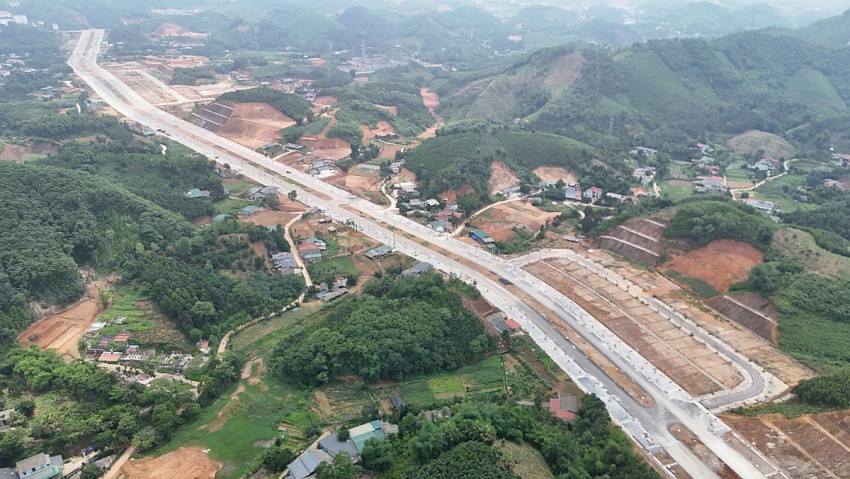 Trung tâm Phát triển quỹ đất tỉnh Lào Cai thông báo kết quả lựa chọn tổ chức hành nghề đấu giá tài sản