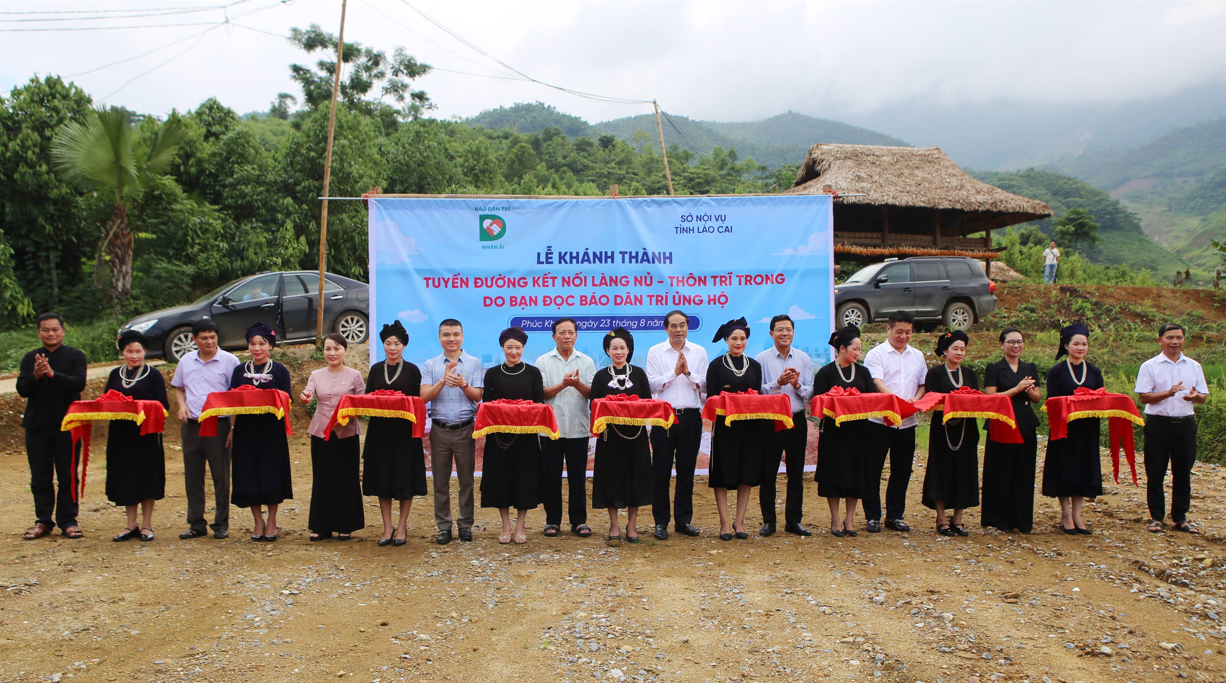 Báo Dân trí bàn giao công trình an sinh xã hội và hỗ trợ xây dựng nhà nhân ái tại Lào Cai