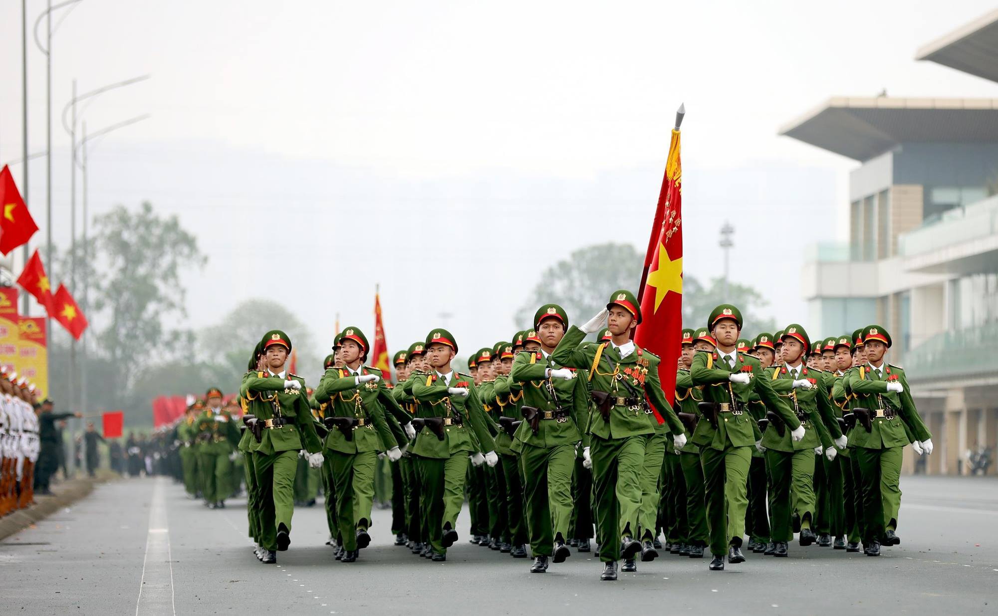 80 NĂM CÔNG AN NHÂN DÂN VIỆT NAM CÙNG TOÀN DÂN TRONG SỰ NGHIỆP XÂY DỰNG VÀ BẢO VỆ TỔ QUỐC