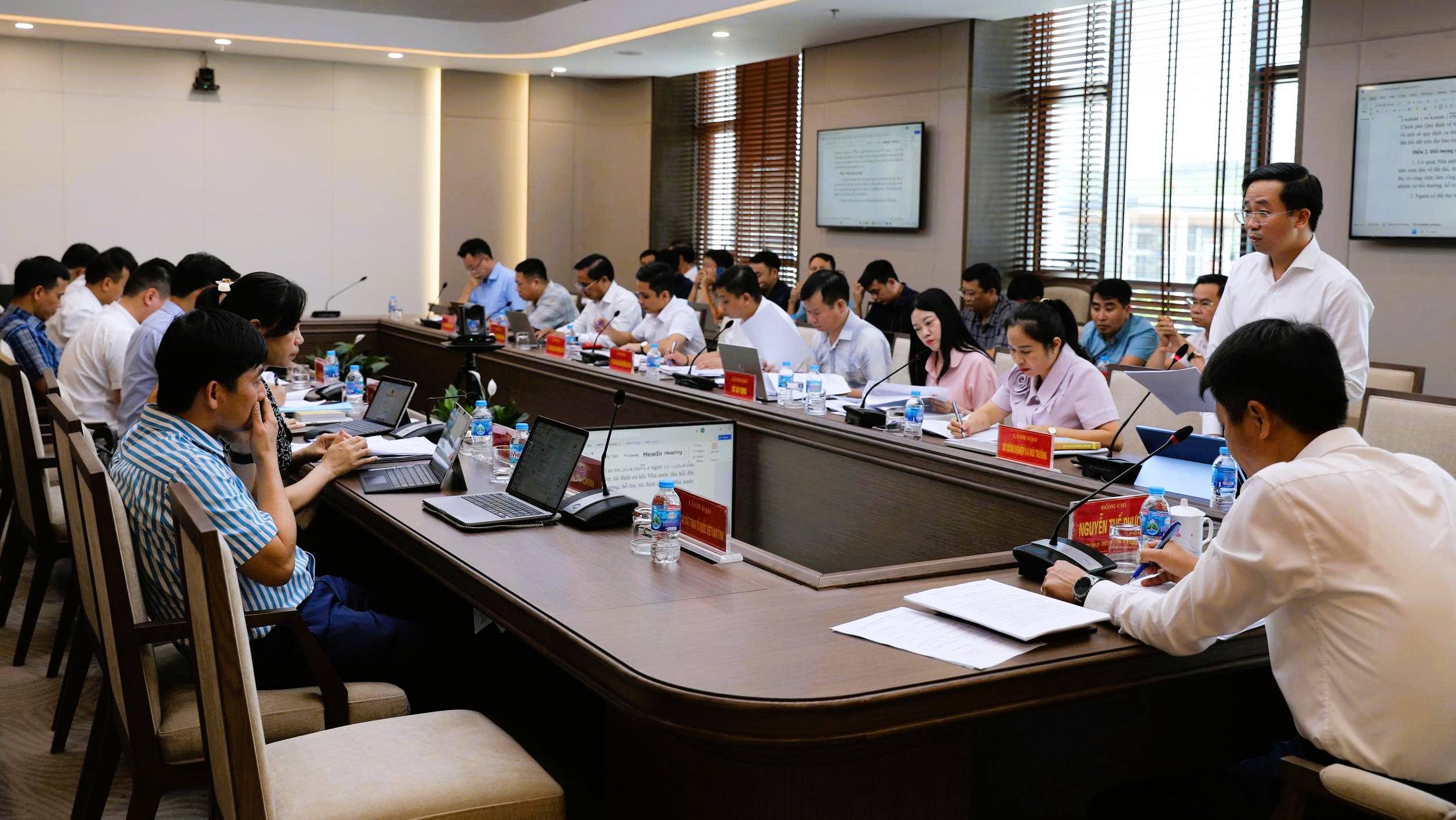 Phó Chủ tịch Thường trực UBND tỉnh Nguyễn Thế Phước chủ trì cuộc họp xây dựng dự thảo Quyết định Ban hành Quy định về bồi thường, hỗ trợ, tái định cư khi Nhà nước thu hồi đất trên địa bàn tỉnh Lào Cai