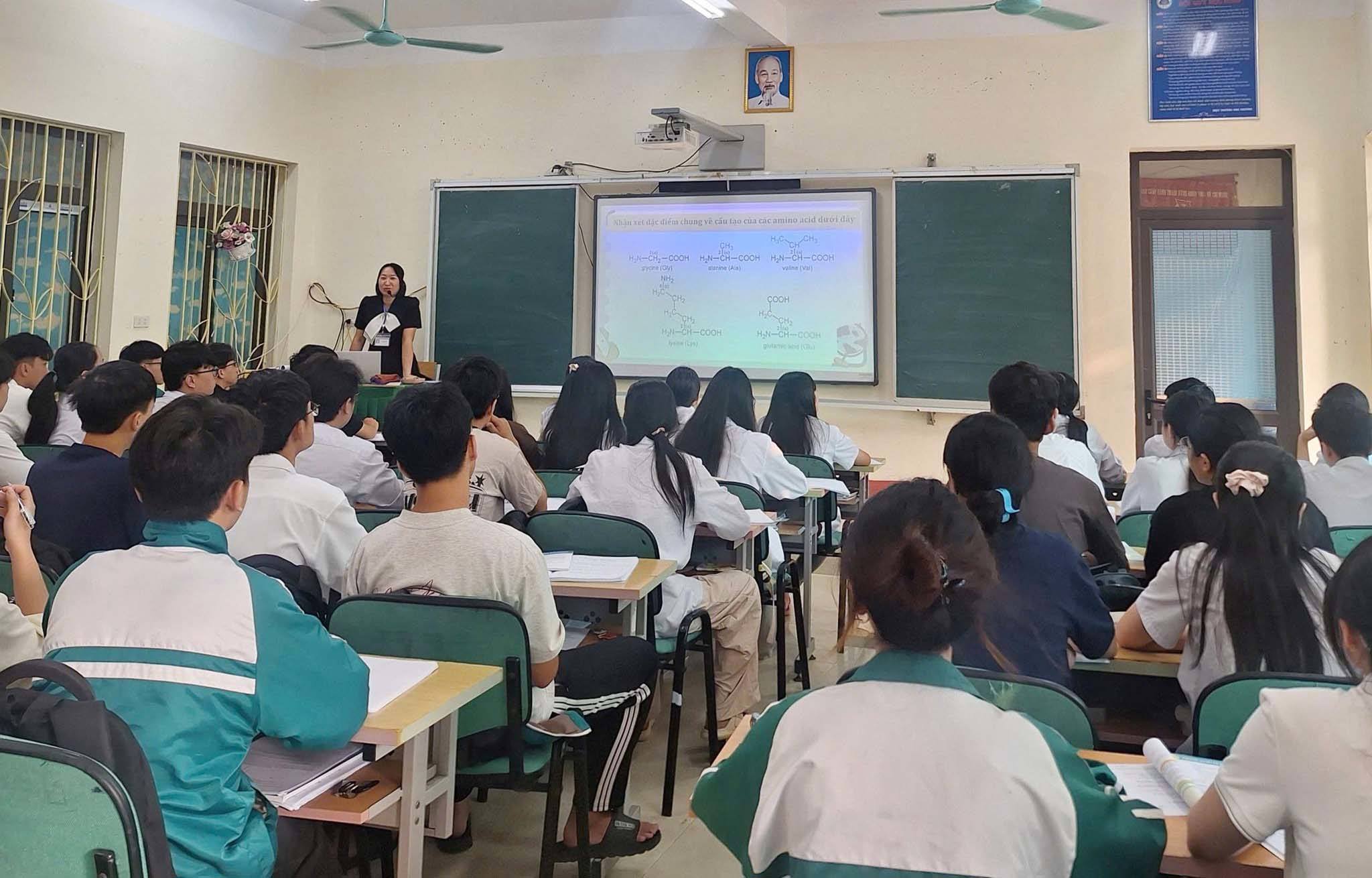 Quy định quy tắc ứng xử của nhà giáo trong cơ sở giáo dục thuộc hệ thống giáo dục quốc dân