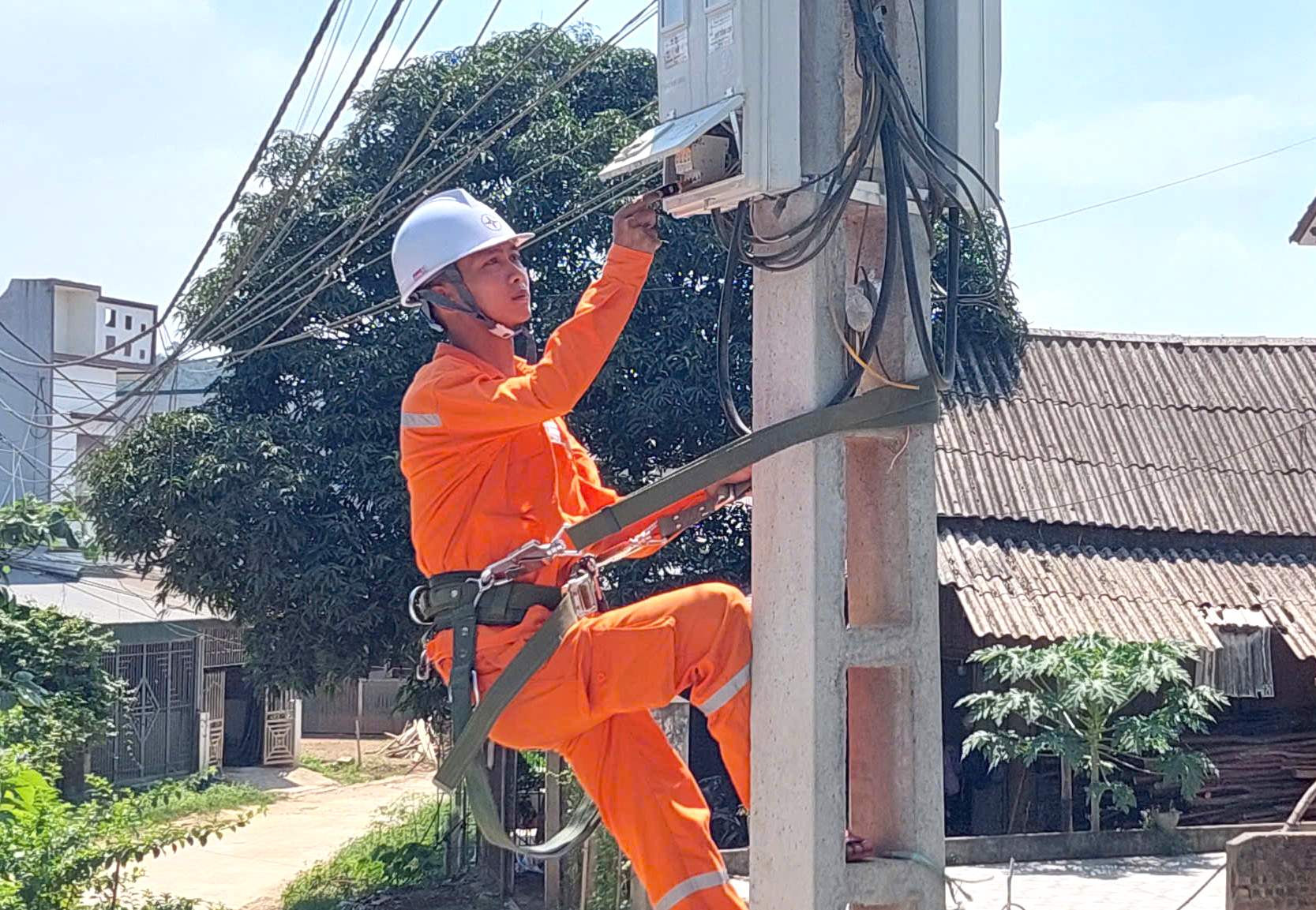 Lào Cai tăng cường các biện pháp sử dụng điện an toàn, phòng ngừa cháy nổ mùa nắng nóng