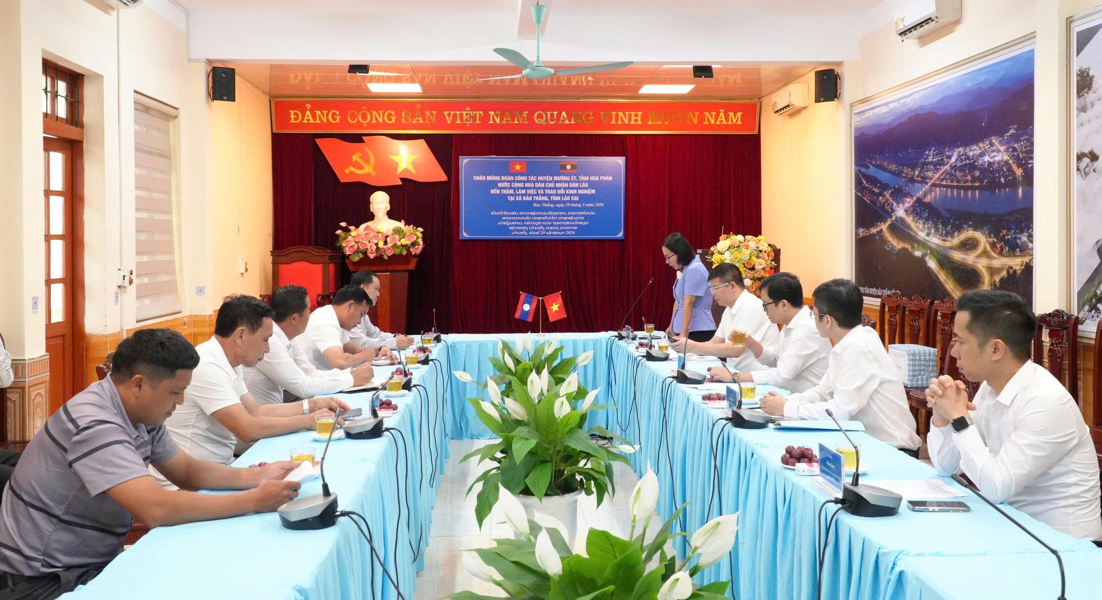 Xã Bảo Thắng đón đoàn công tác huyện Mường Ét, tỉnh Hua Phăn (Lào) đến thăm, làm việc và trao đổi kinh nghiệm