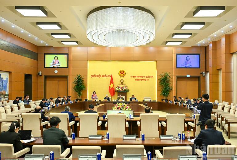 Nghiên cứu, xem xét sớm điều chỉnh chính sách tiền lương, chế độ đãi ngộ