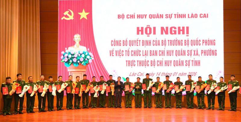 Lào Cai công bố quyết định bổ nhiệm 99 Chỉ huy trưởng Ban CHQS xã, phường