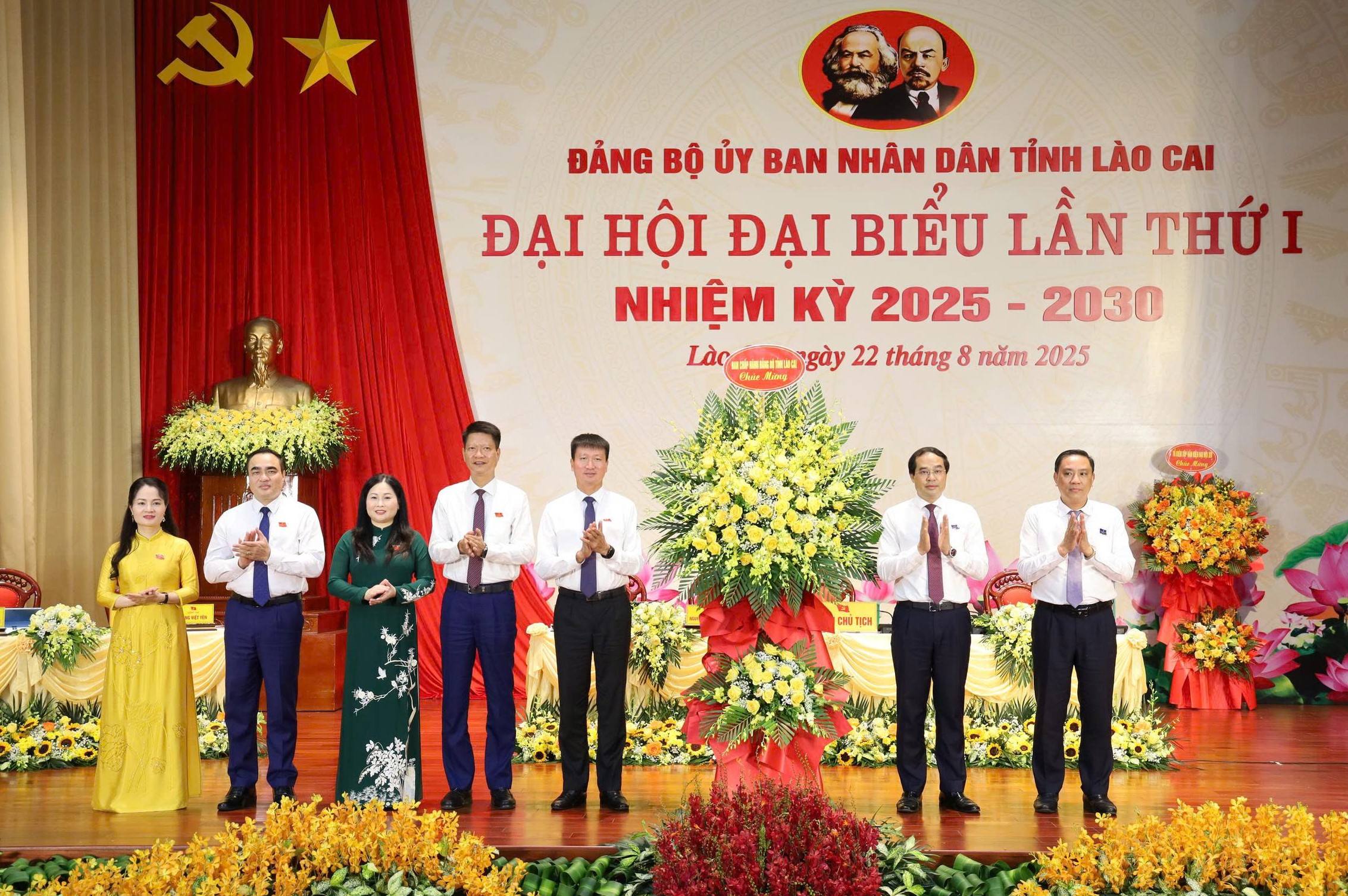 Đảng bộ UBND tỉnh tiếp tục khẳng định vai trò là hạt nhân chính trị, lãnh đạo, chỉ đạo, điều hành thực hiện nhiệm vụ phát triển kinh tế - xã hội