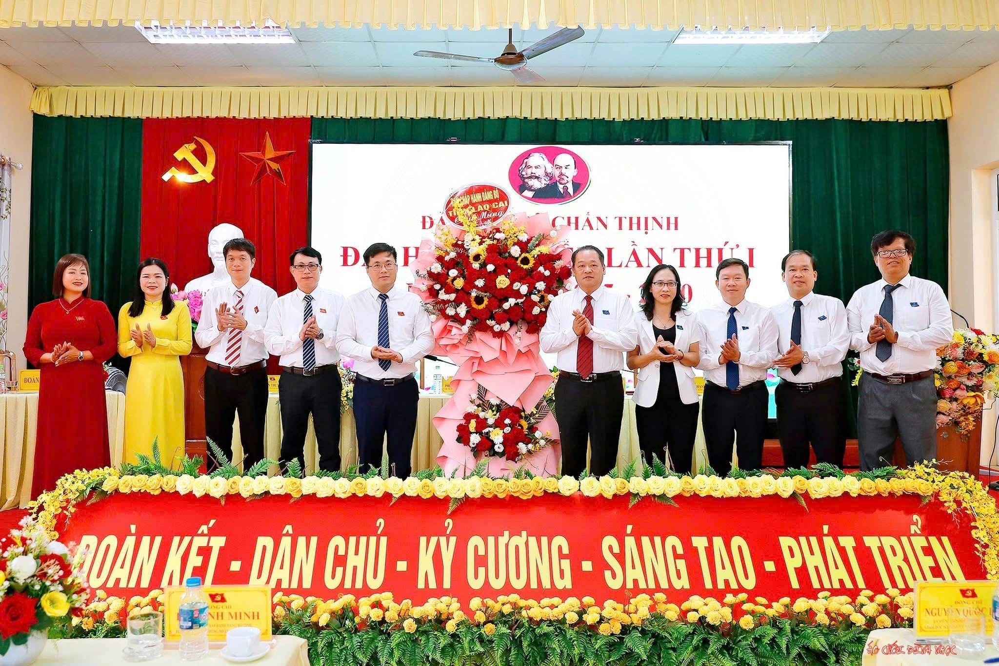 Đồng chí Lý Bình Minh - Uỷ viên BCH Đảng bộ tỉnh, Phó Chủ tịch HĐND tỉnh dự, chỉ đạo Đại hội đại biểu xã Chấn Thịnh, lần thứ nhất, nhiệm kỳ 2025-2030