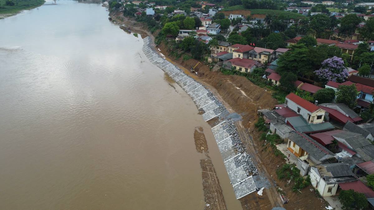 Bộ Nông nghiệp và Môi trường trả lời kiến nghị của cử tri tỉnh Lào Cai về việc tiếp tục bố trí nguồn vốn đầu tư để xây dựng, hoàn thiện tuyến kè biên giới sông Hồng