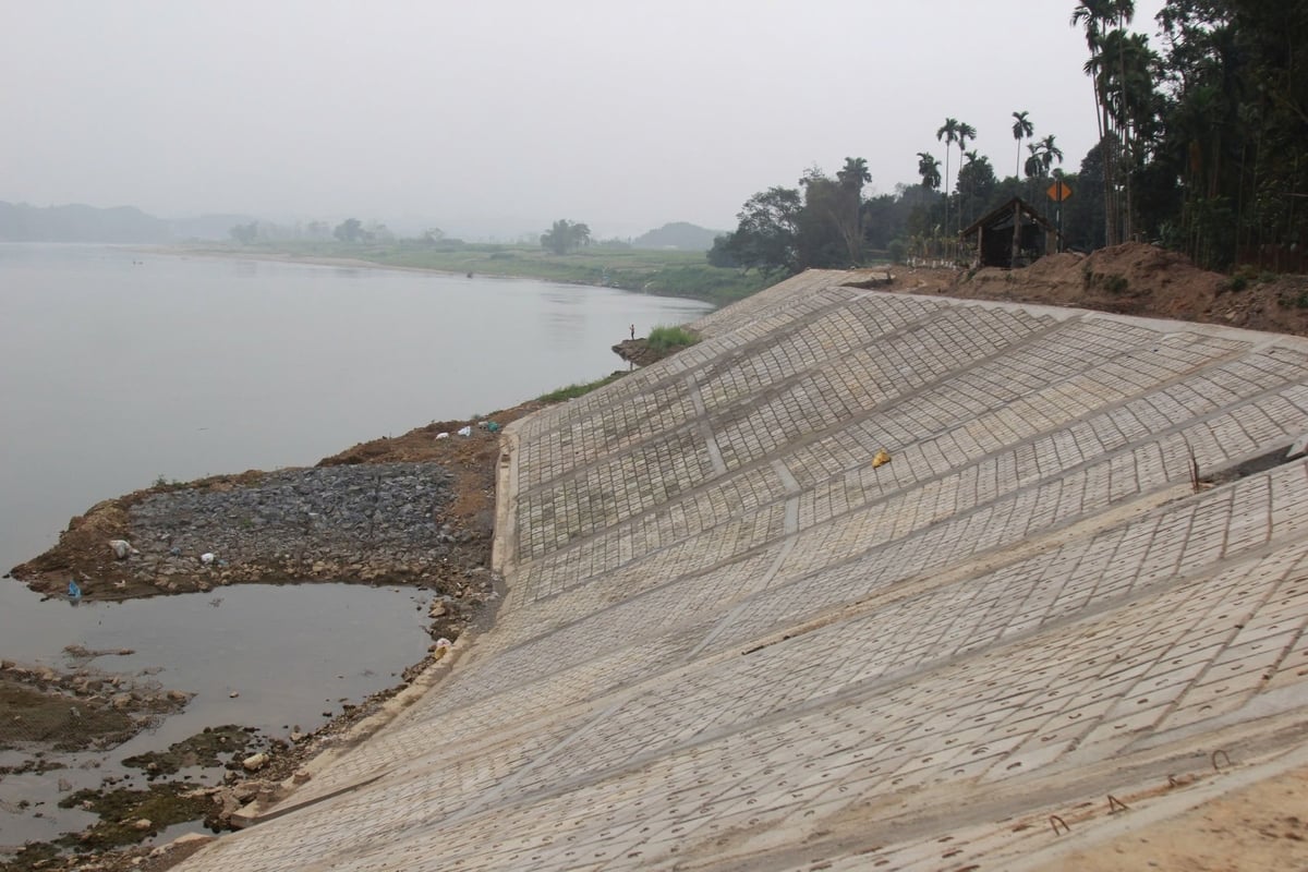 Ngăn chặn, xử lý vi phạm pháp luật về đê điều để đảm bảo an toàn đê điều, thoát lũ