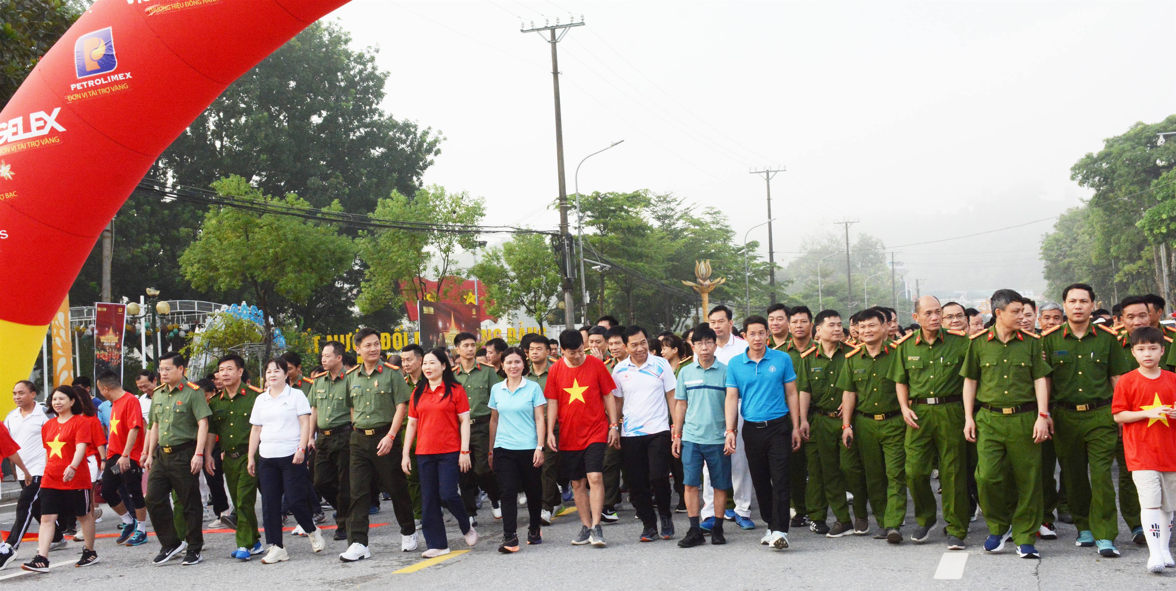 Lào Cai: Hơn 5 nghìn người tham gia Chương trình “Cùng Việt Nam tiến bước”
