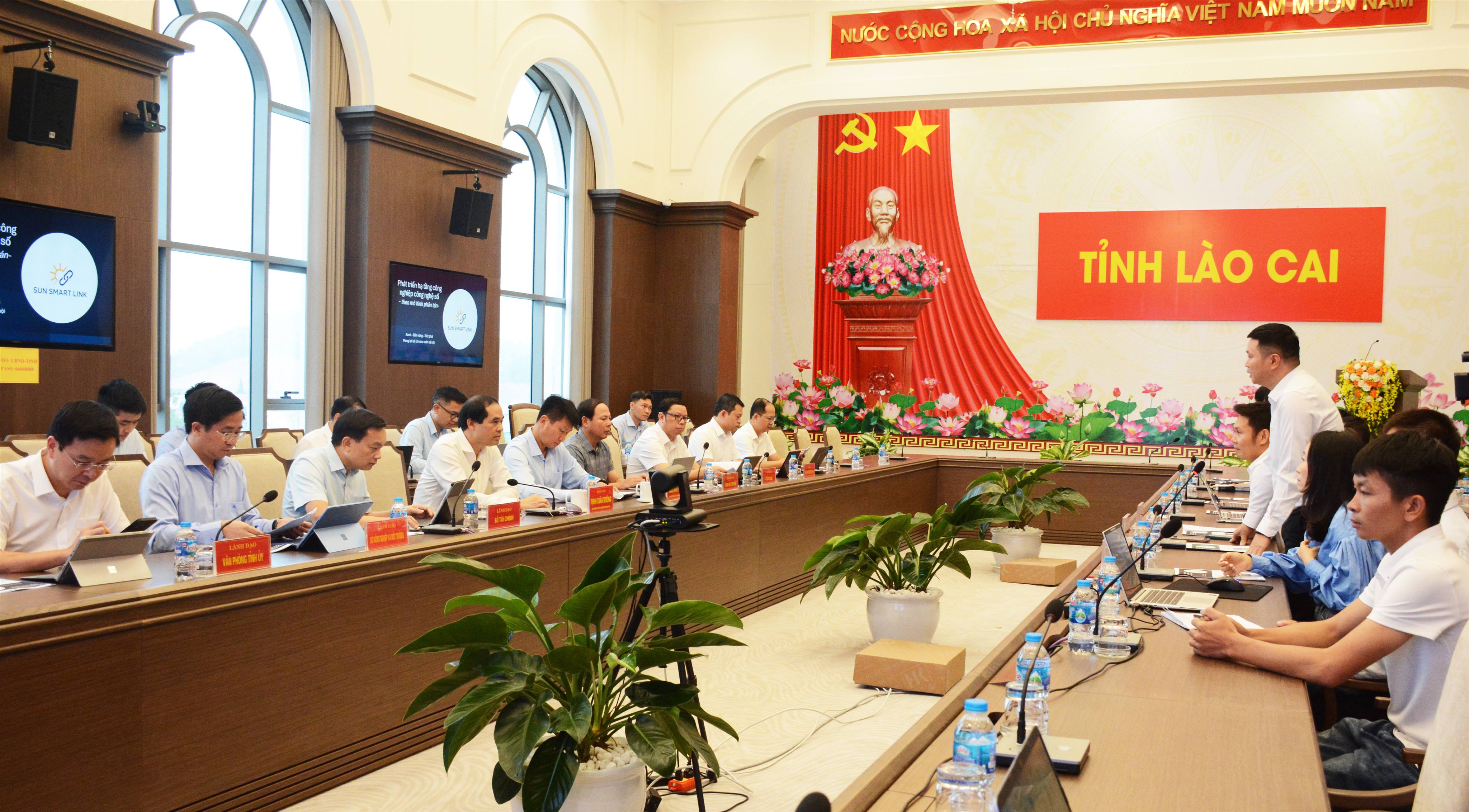 Lãnh đạo tỉnh Lào Cai làm việc với Tập đoàn Sun Group - Sun Smart Link