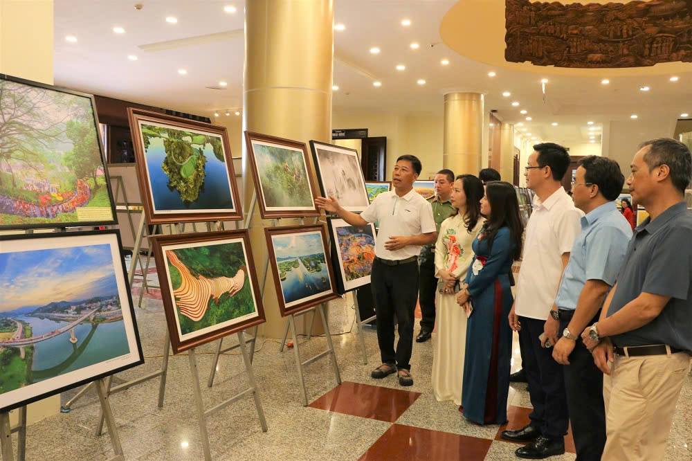 Khai mạc Triển lãm ảnh nghệ thuật “Lào Cai - Sắc màu hội nhập và phát triển”