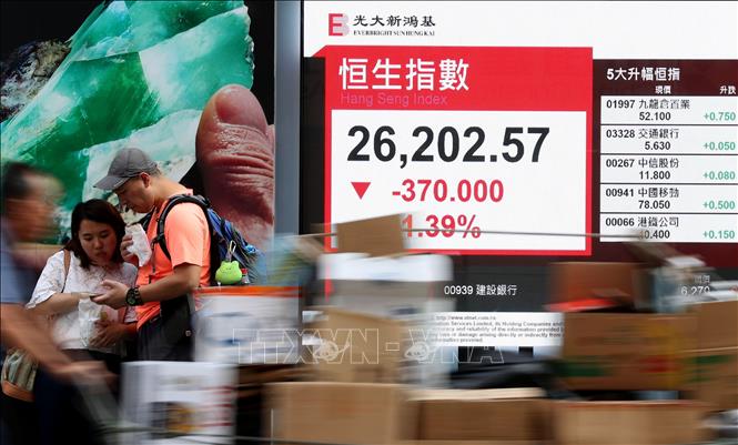 Giá dầu tiến gần mốc 120 USD/thùng, chứng khoán châu Á lao dốc