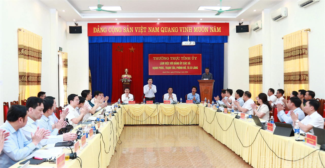 Thường trực Tỉnh ủy làm việc với Thường trực Đảng ủy các xã thuộc huyện Trạm Tấu (cũ)