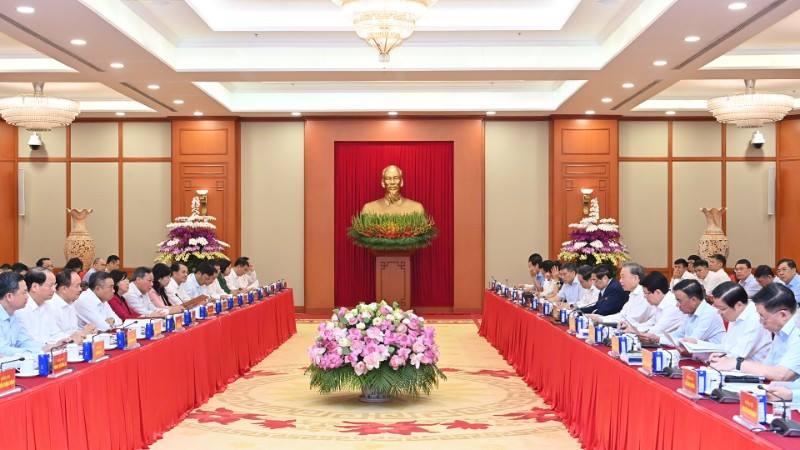 Kết luận của Bộ Chính trị, Ban Bí thư về tăng cường lãnh đạo, chỉ đạo công tác tổ chức Đại hội Đảng bộ các cấp