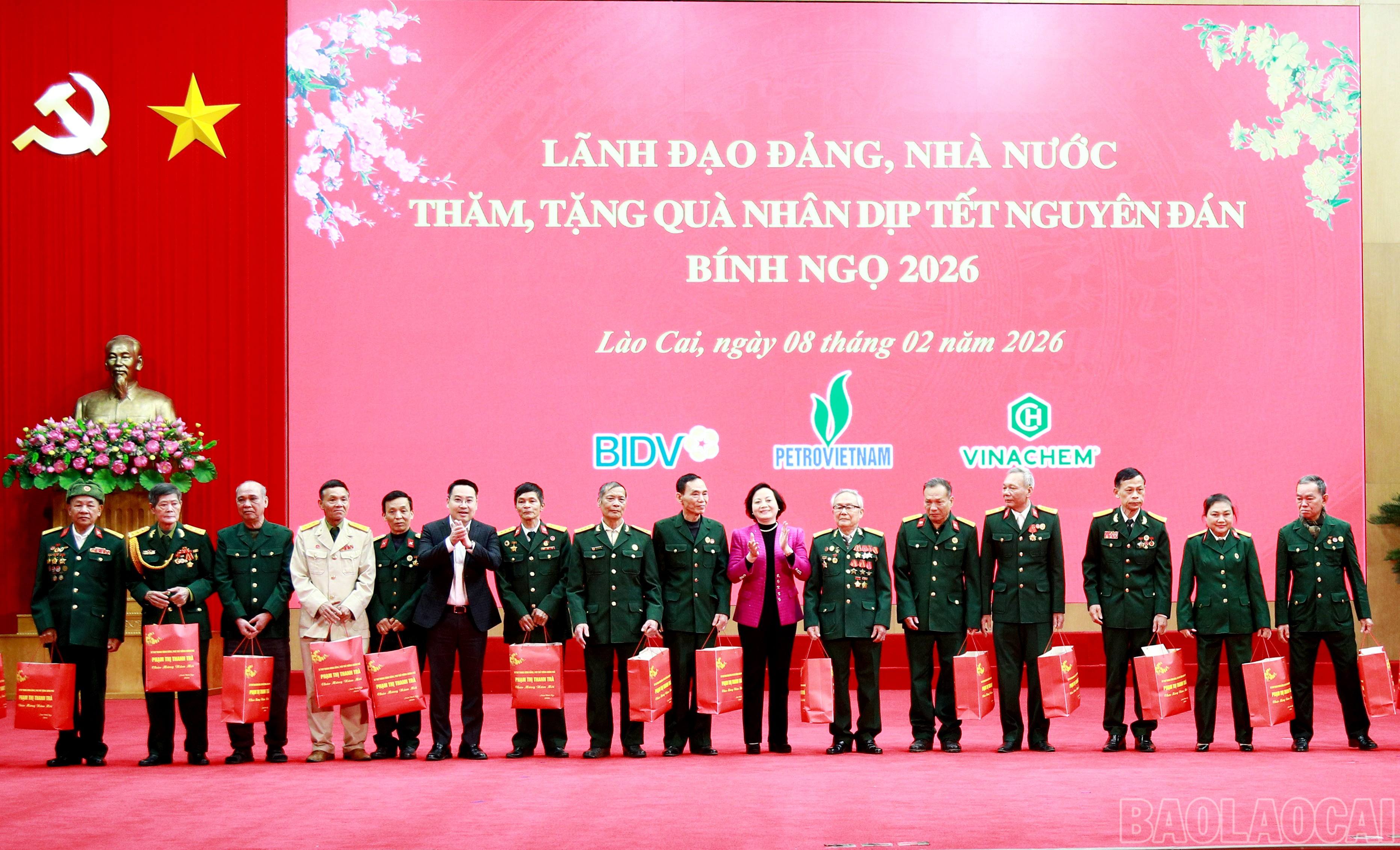 Phó Thủ tướng Phạm Thị Thanh Trà thăm, tặng quà Tết cho các đối tượng chính sách tại Lào Cai