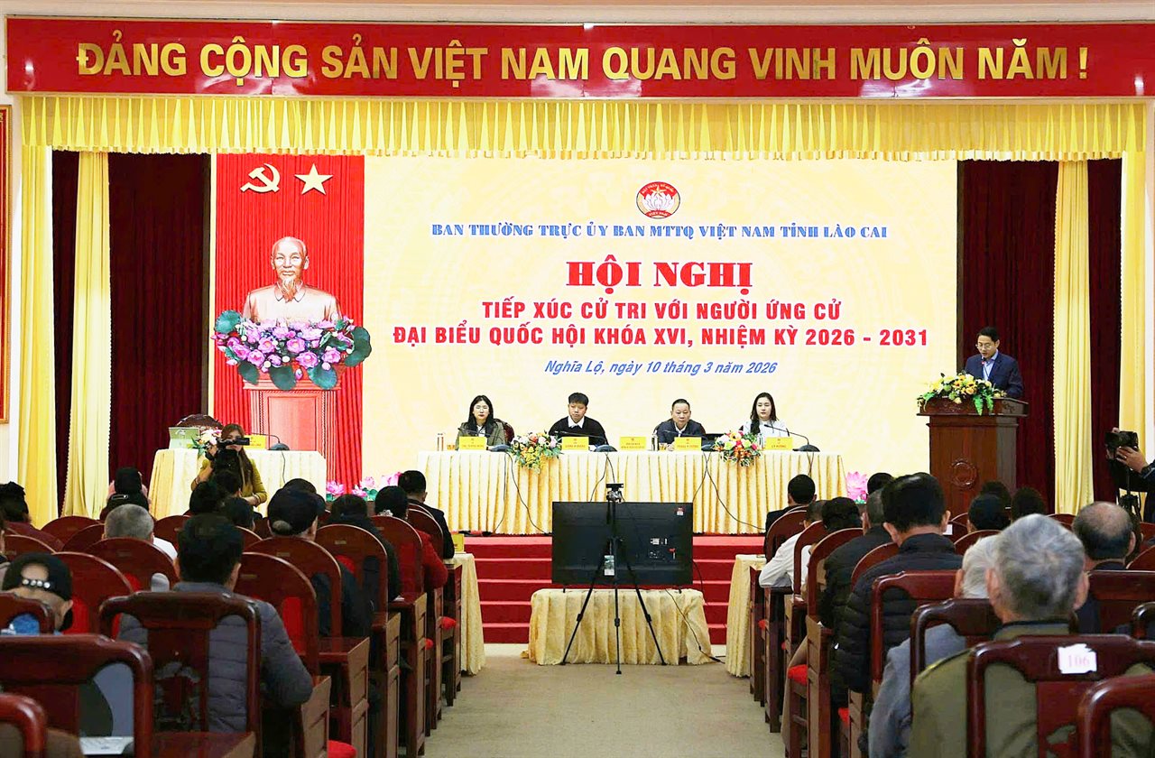 Tiếp xúc cử tri với người ứng cử đại biểu Quốc hội khóa XVI tại phường Nghĩa Lộ