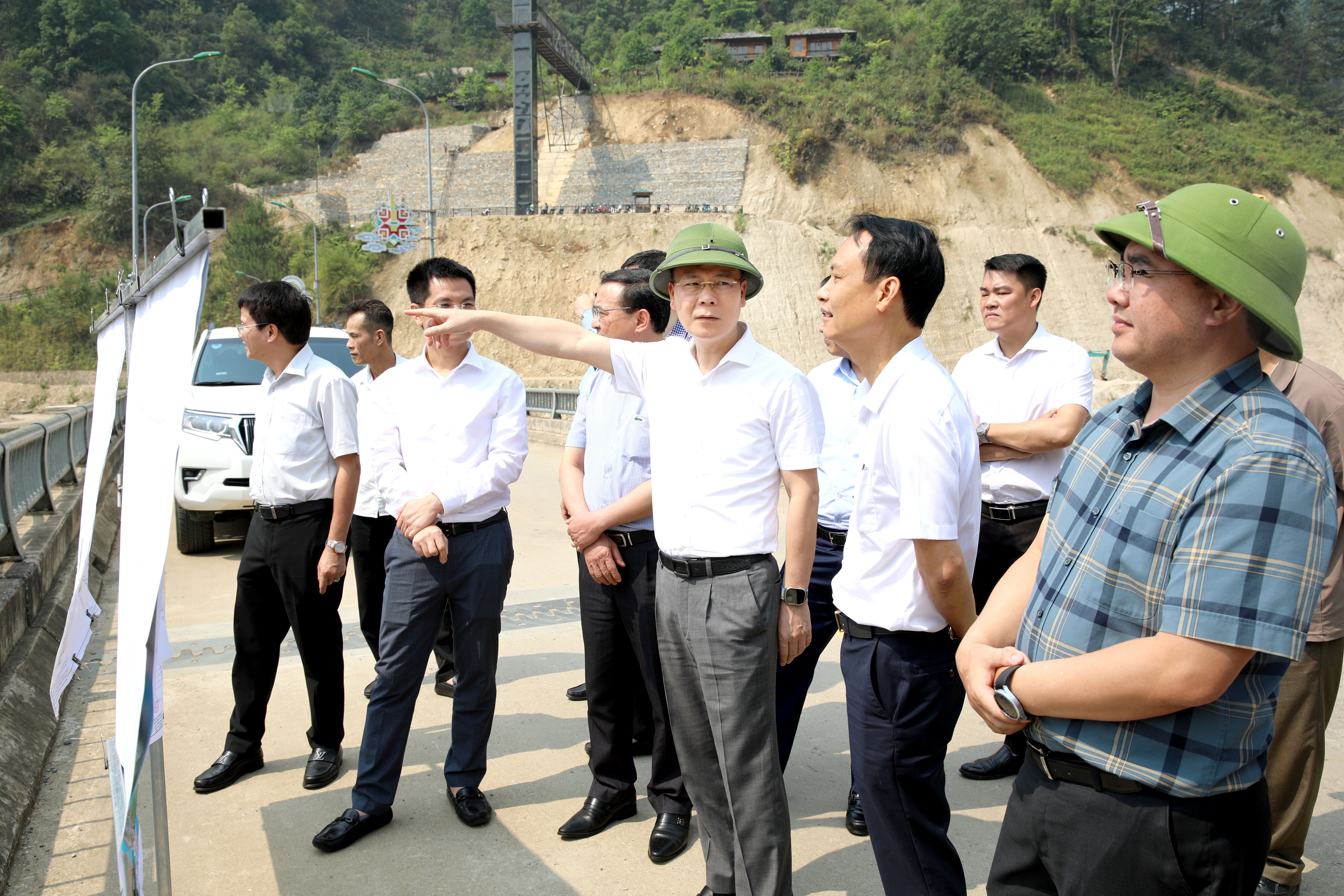 Phó Chủ tịch UBND tỉnh Nguyễn Thành Sinh kiểm tra tình hình thực hiện công tác quản lý nhà nước về đất đai, khoáng sản trên địa bàn xã Mù Cang Chải